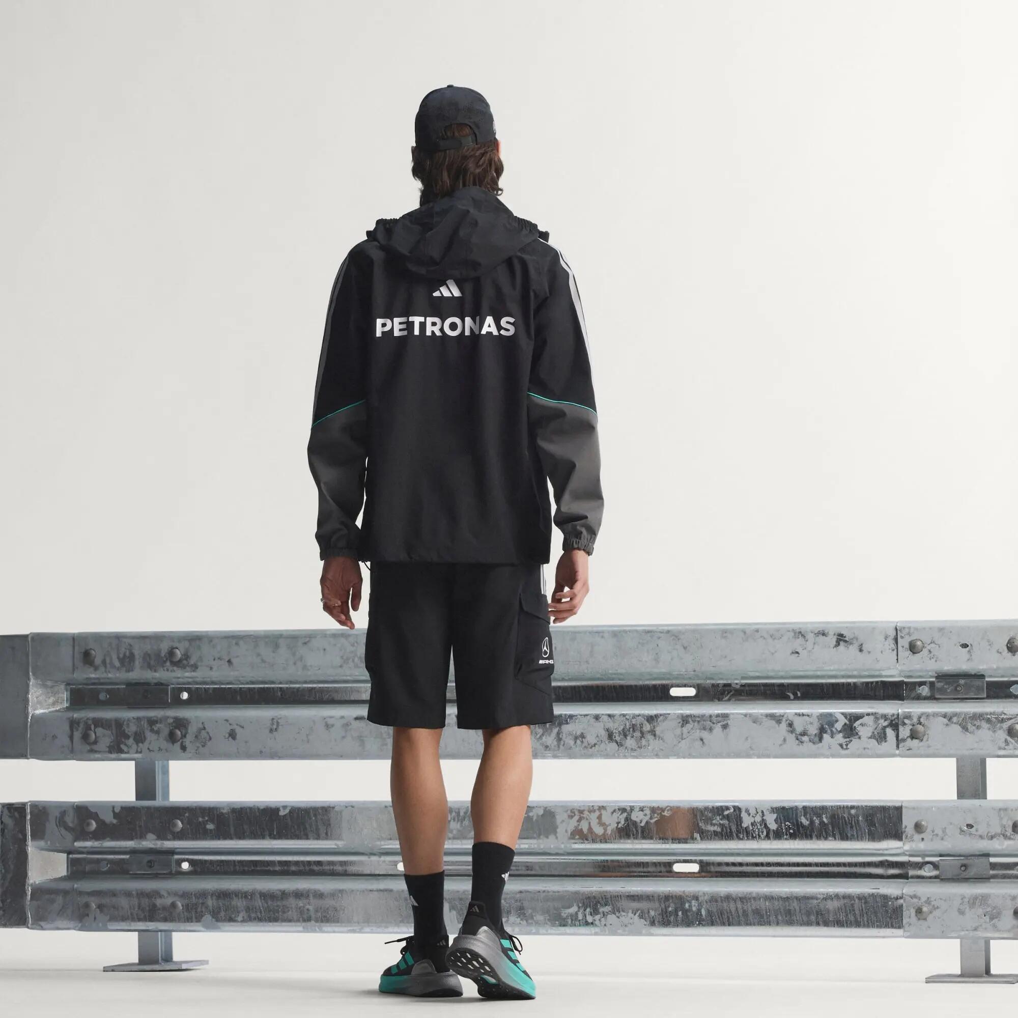 MERCEDES - AMG PETRONAS FORMEL 1 TEAM MECHANICS REGENJACKE 15/15