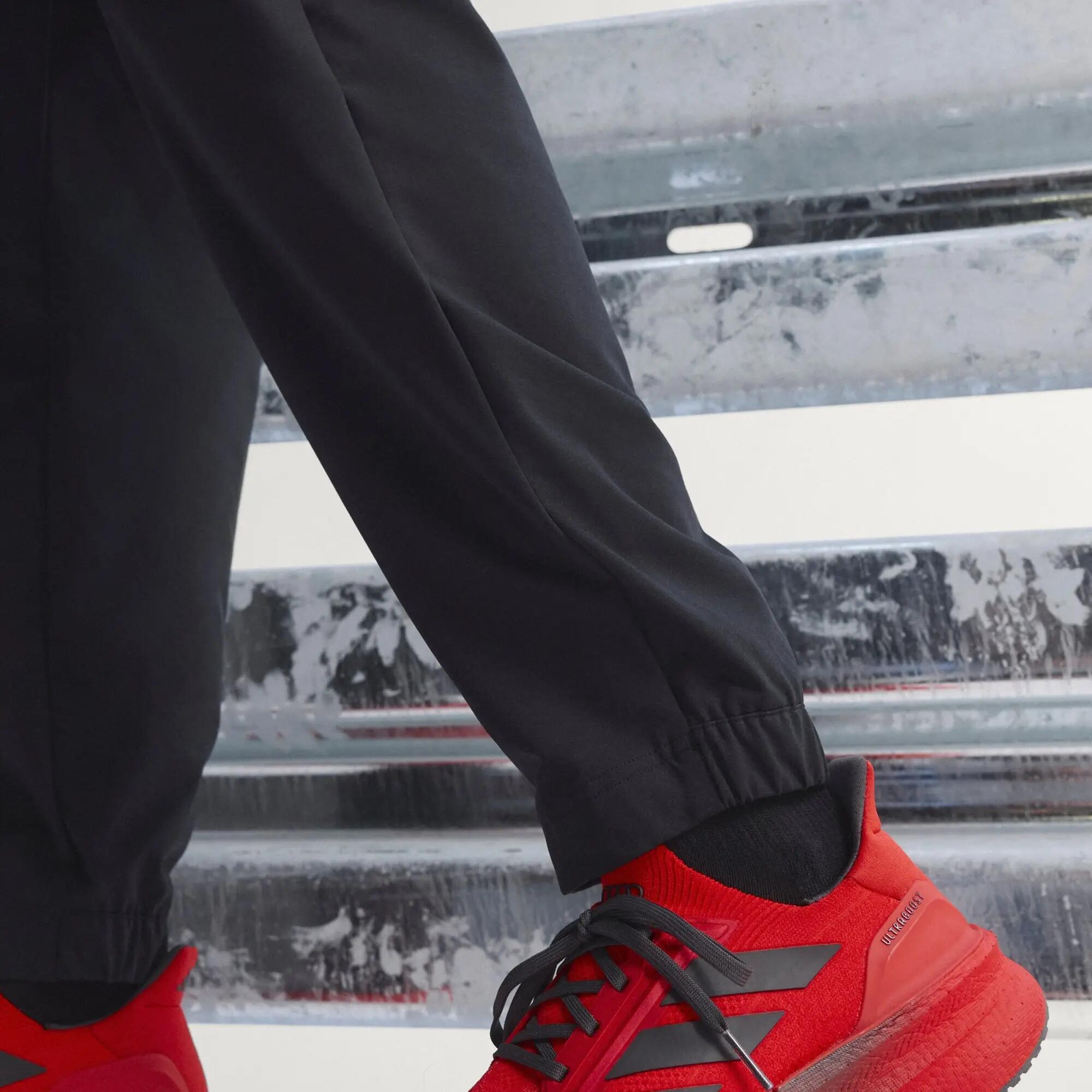 AUDI REVOLUT F1 TEAM ENGINEERS & MARKETING HOSE 13/13