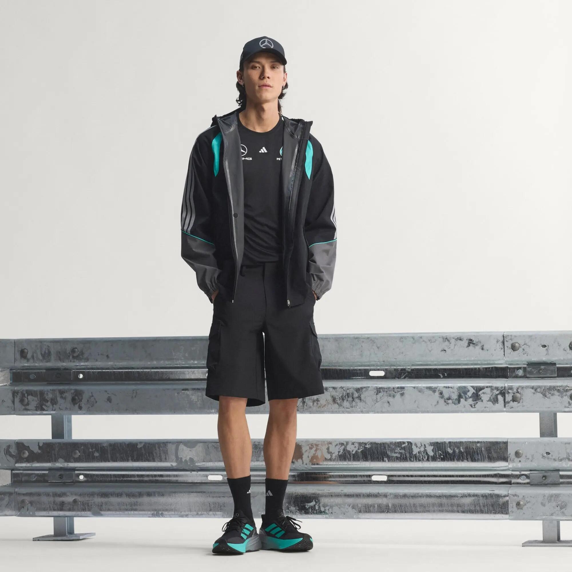 MERCEDES - AMG PETRONAS FORMEL 1 TEAM MECHANICS REGENJACKE 11/15