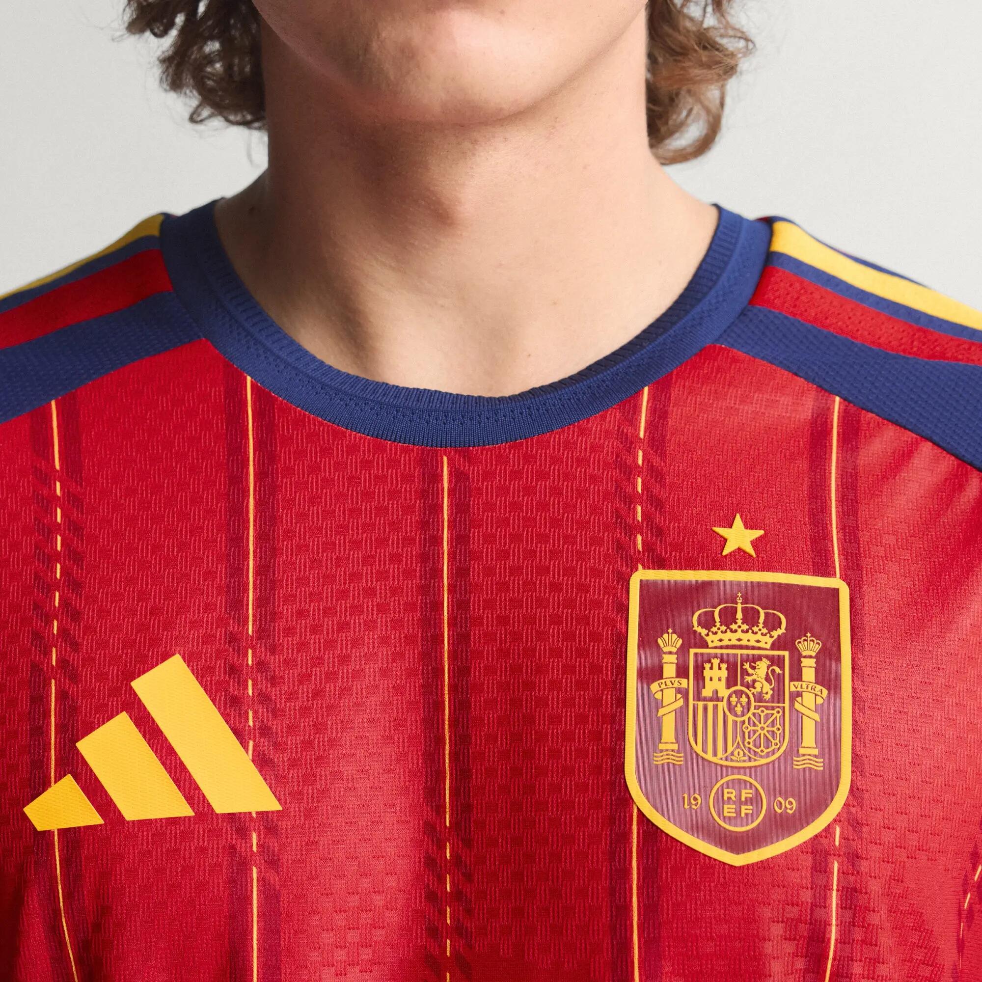Spanien 26 Authentic Heimtrikot, langärmelig 6/15