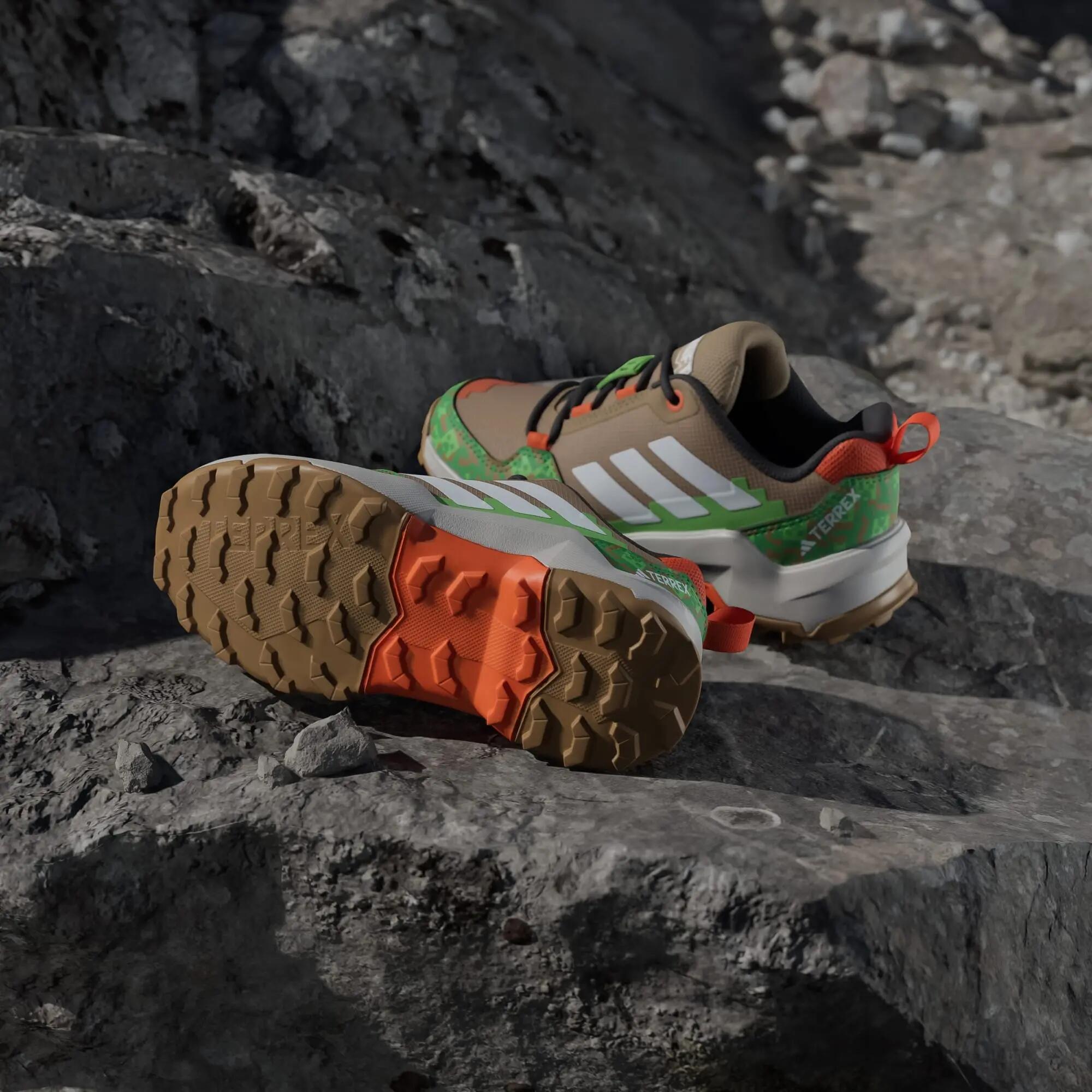Buty turystyczne adidas Minecraft Terrex AX4R 3/16