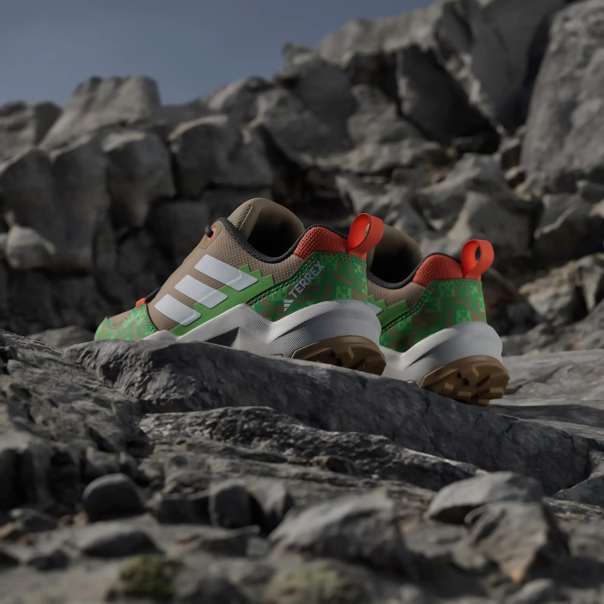 Buty turystyczne adidas Minecraft Terrex AX4R 15/16