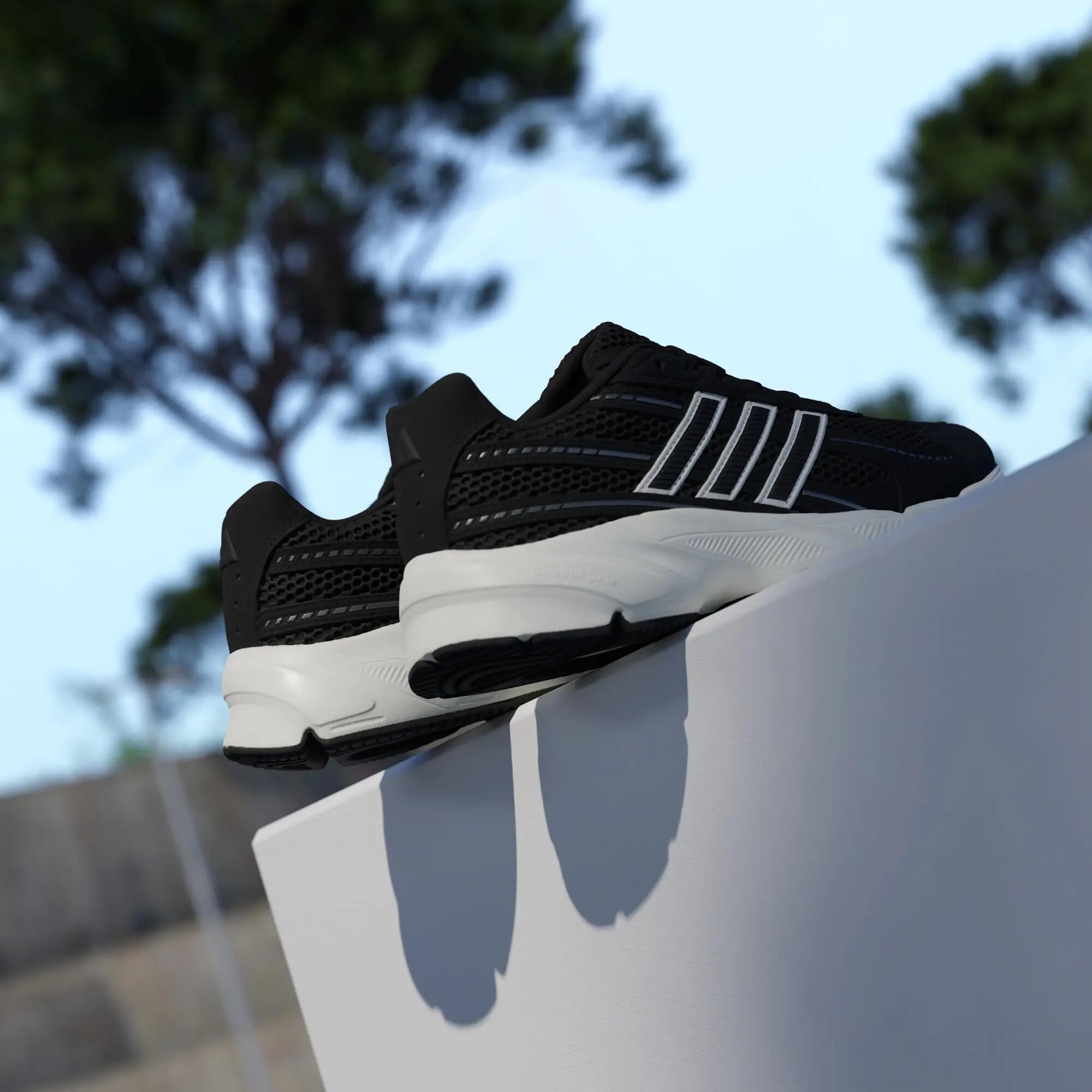 TECHNOCHAOS 2000 SCHOENEN 6/15