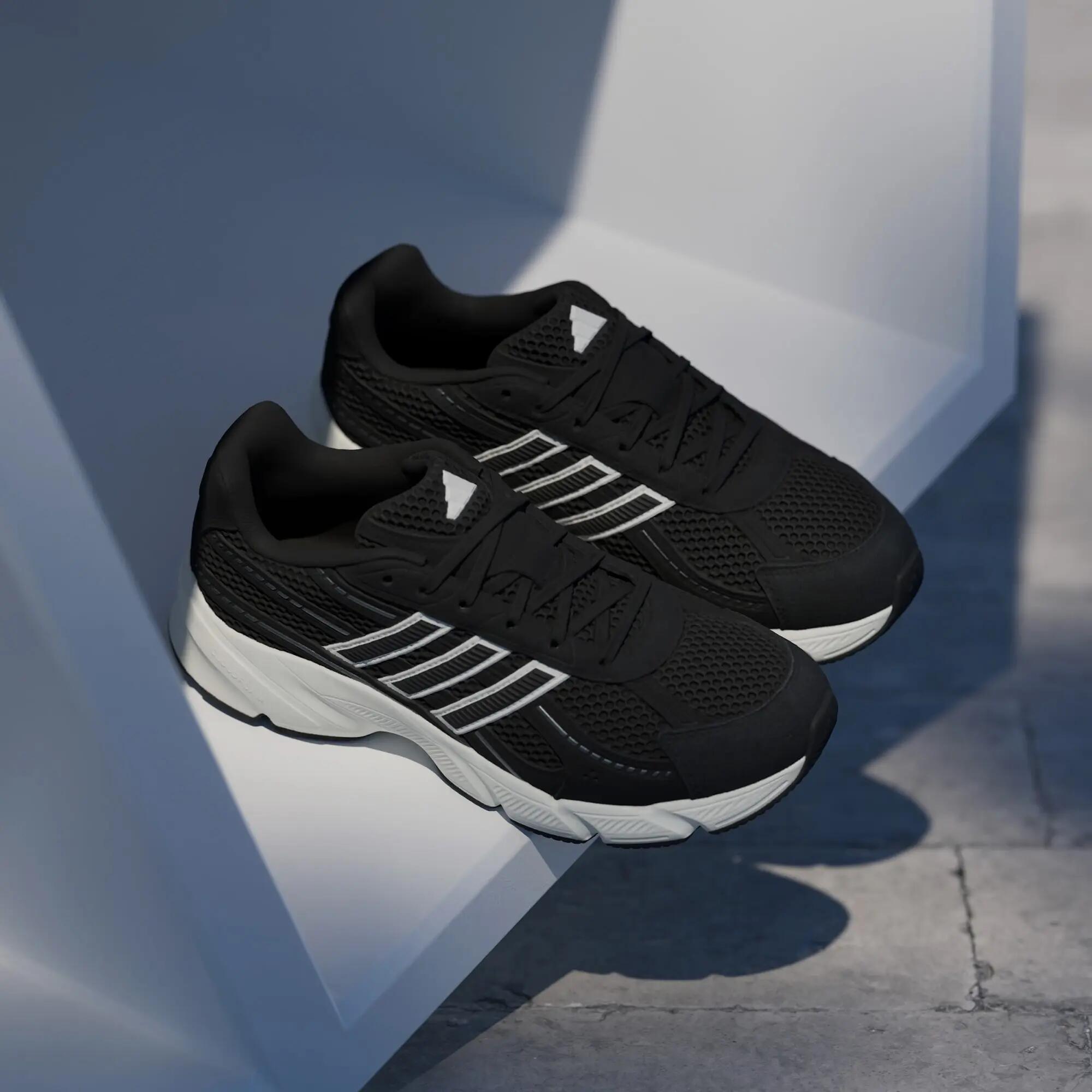 TECHNOCHAOS 2000 SCHOENEN 4/15