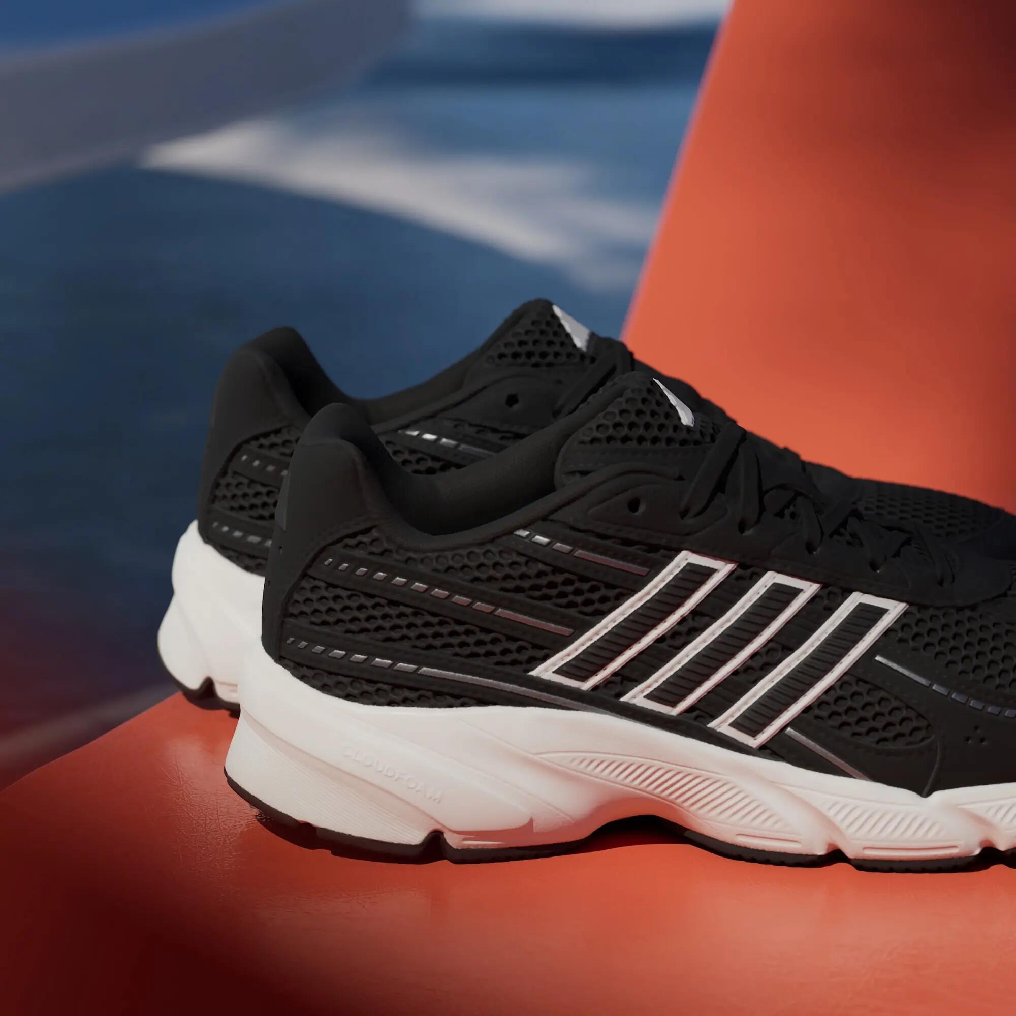 TECHNOCHAOS 2000 SCHOENEN 15/15