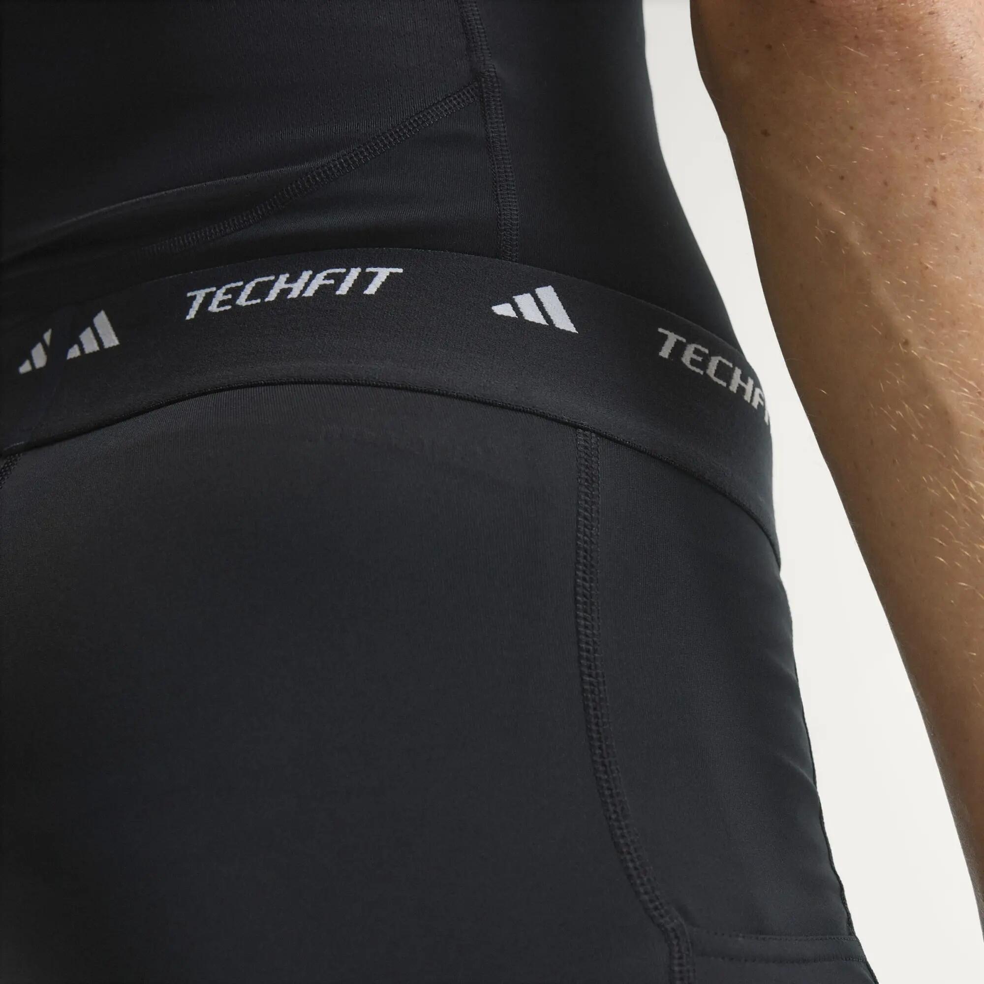 MALLAS CORTAS TECHFIT HYBRID 11/12