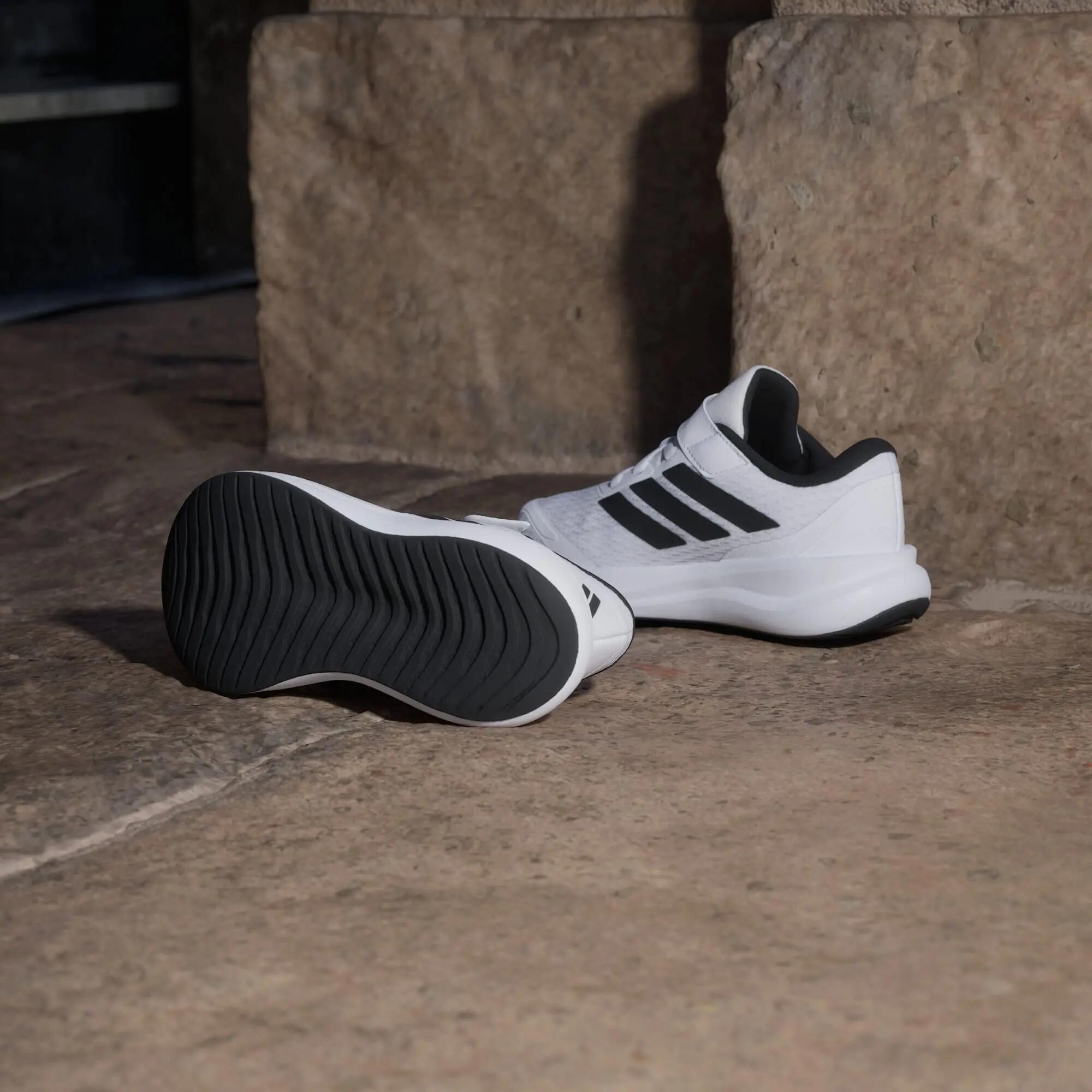 Scarpe Runfalcon 6 per bambini e bambine 3/15