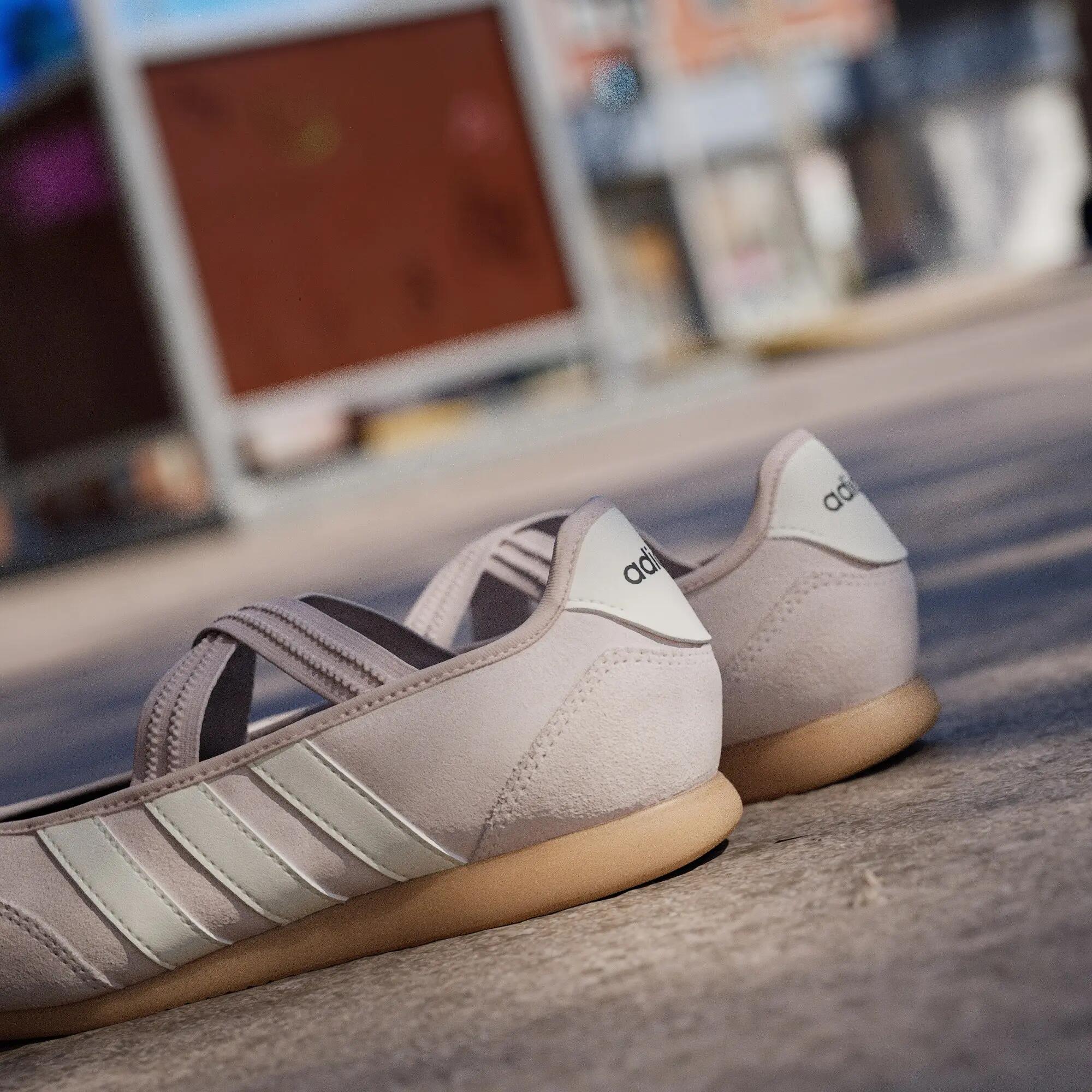 ZAPATILLA ESTILO MERCEDITAS BARREDA 15/15