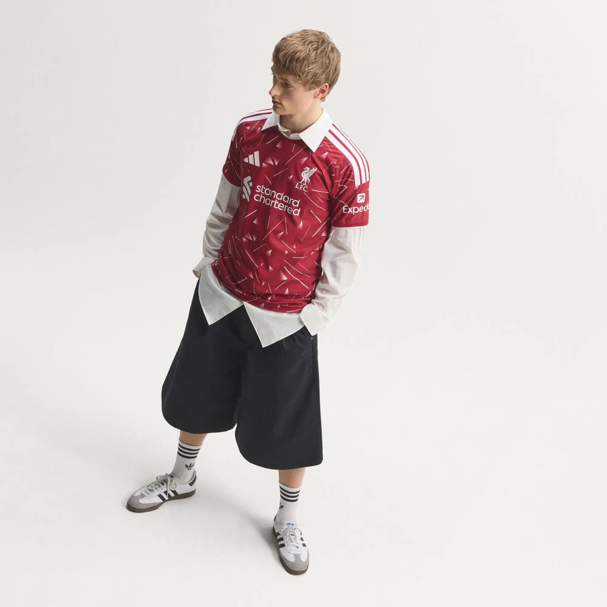 Camisola Principal Oficial 26/27 do Liverpool FC 12/15