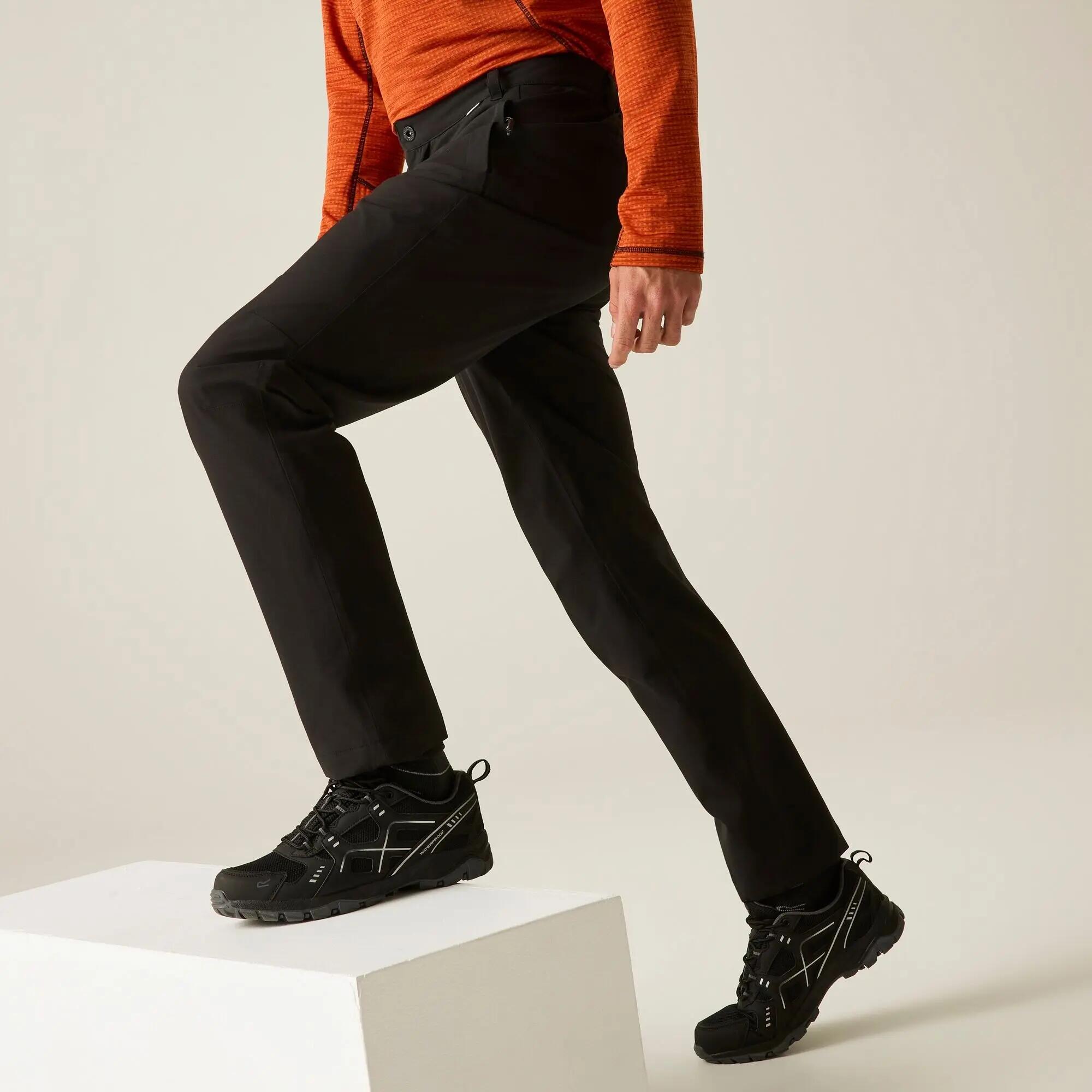 Pantalon Randonnée Homme Regatta "Highton Waterproof Walking Trousers" 44 Noir 1/7