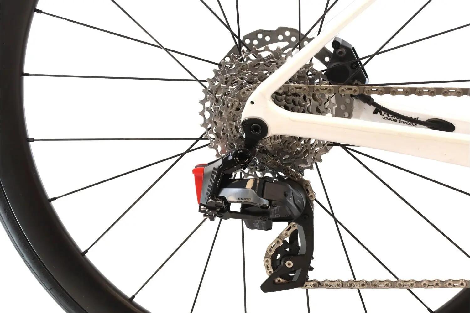 Segunda Vida · Bici carretera ·  Defy Advanced Pro 1 AXS 12V · Muy buen estado 3/8