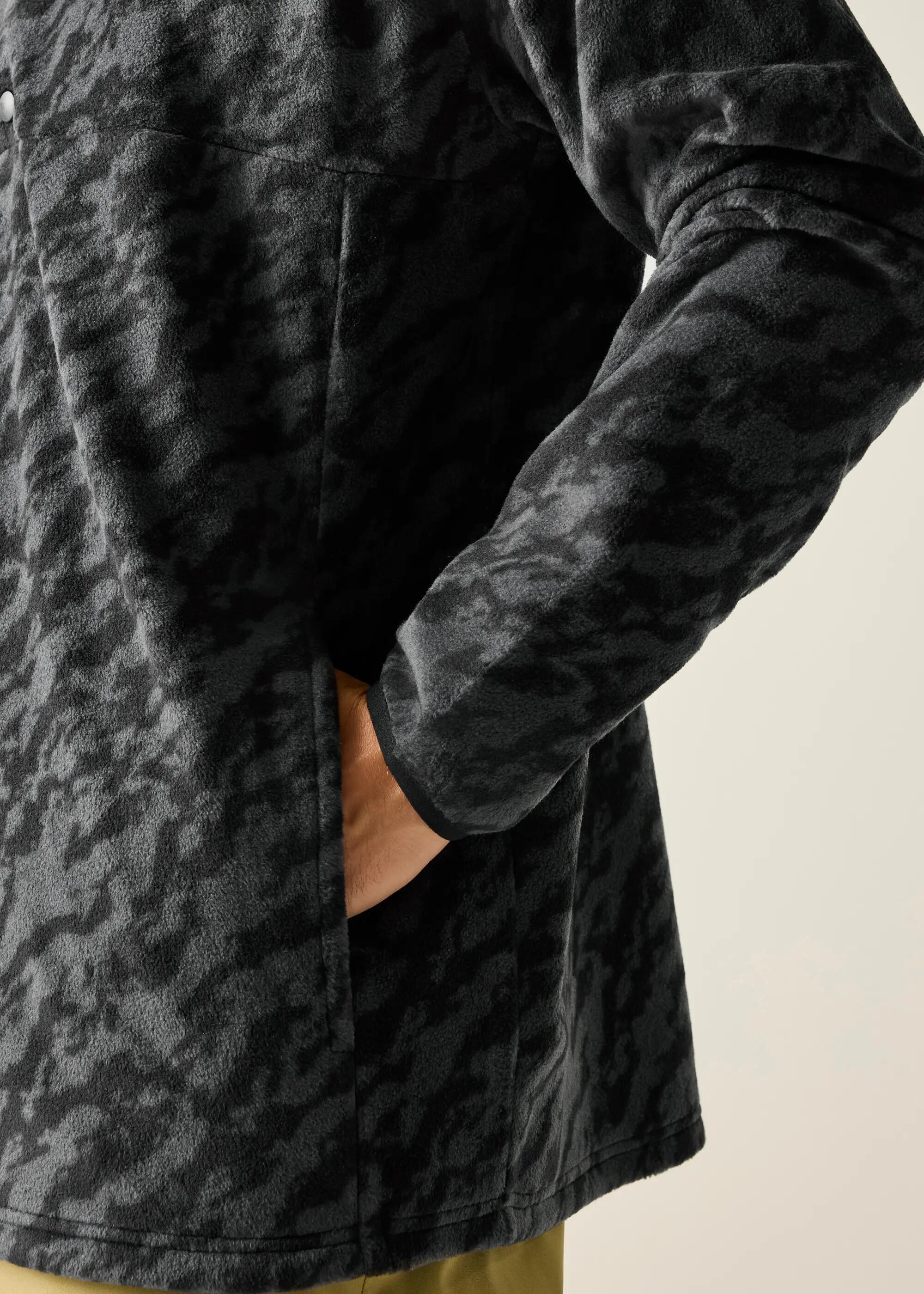 Sudadera polar estampada con media cremallera para hombre. 5/6