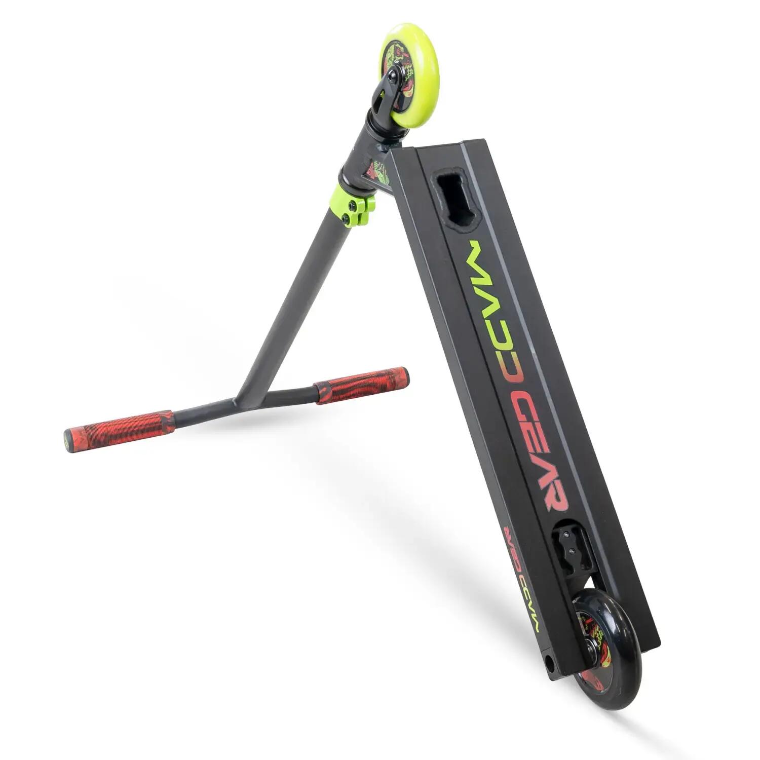 Patinete de acrobacias Madd Gear MG2 Obsidian Venom 8/9