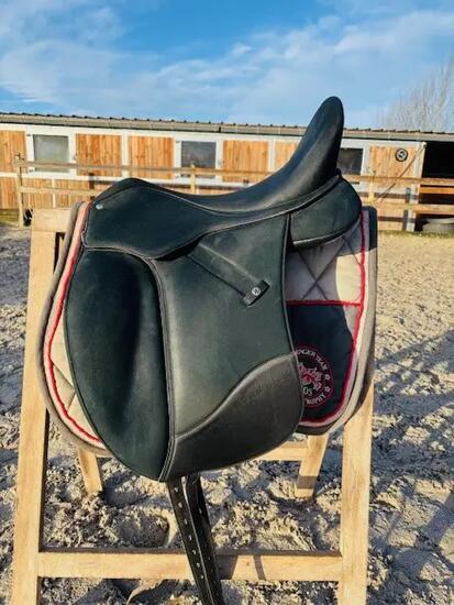 Entre Particuliers - Selle de dressage Wintec Isabelle Werth 17,5