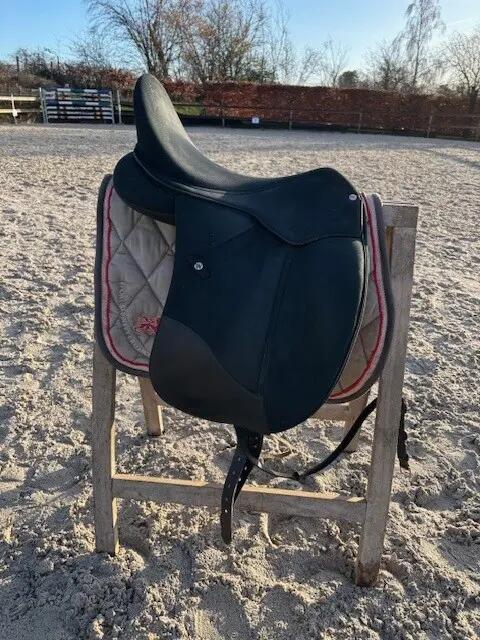 Entre Particuliers - Selle de dressage Wintec Isabelle Werth 17,5" 3/7
