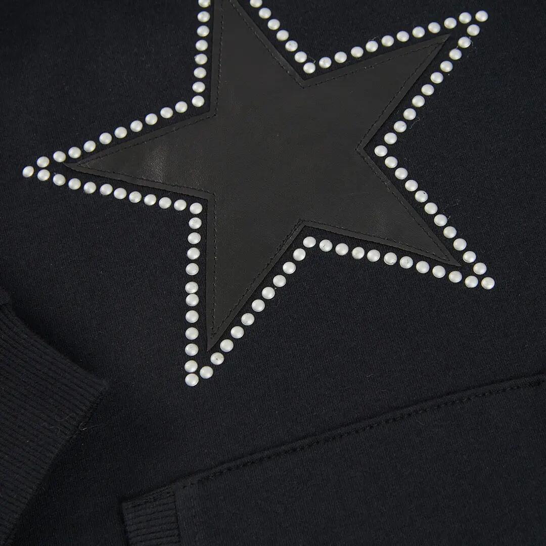 Vestido felpa negro con estrella y capucha 4/4