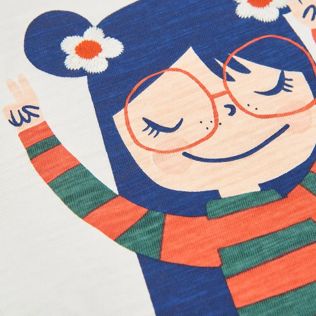 Camiseta punto niña blanca estampado niña con gafas 4/4