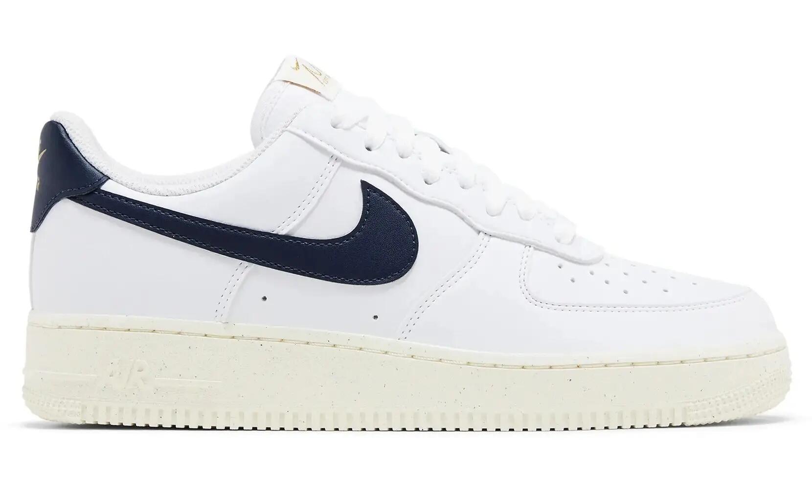 Damskie buty sportowe z materiałów z recyklingu AIR FORCE 1 '07 NEXT NATURE 1/1