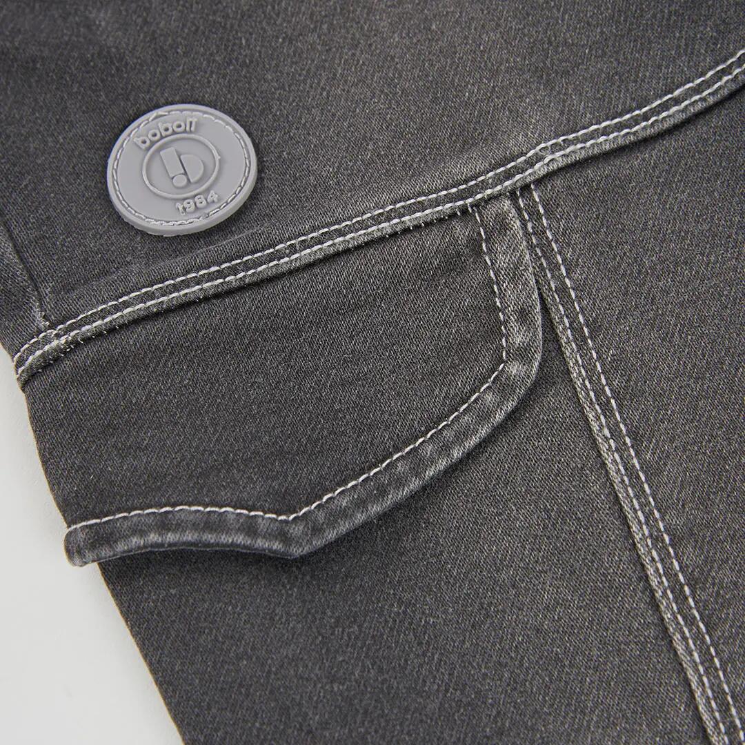 Pantalón denim niño negro con bolsillos cargo 4/4