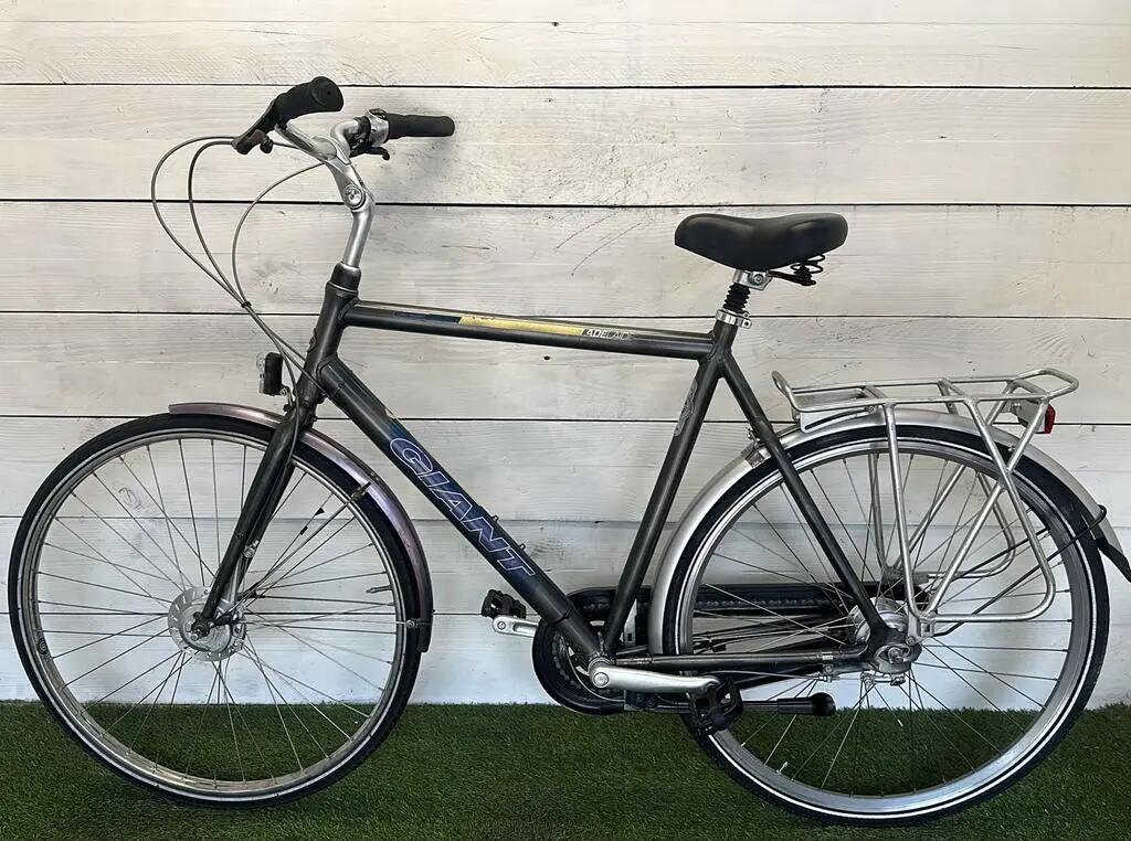 Bicicleta usada Giant Adelaide 4/4