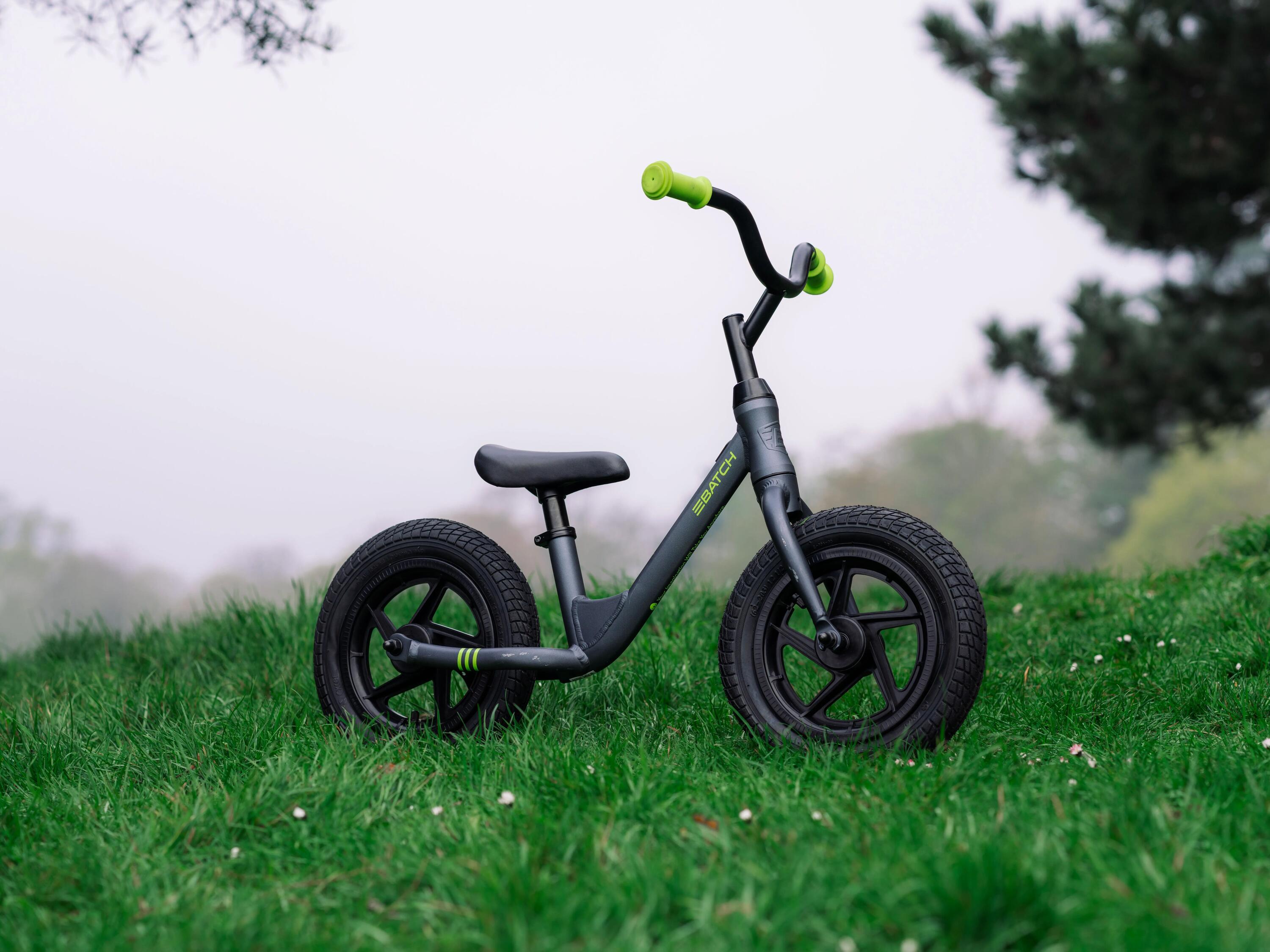 Bicicleta de equilibrio Batch para niños de 12 pulgadas, negra 7/13
