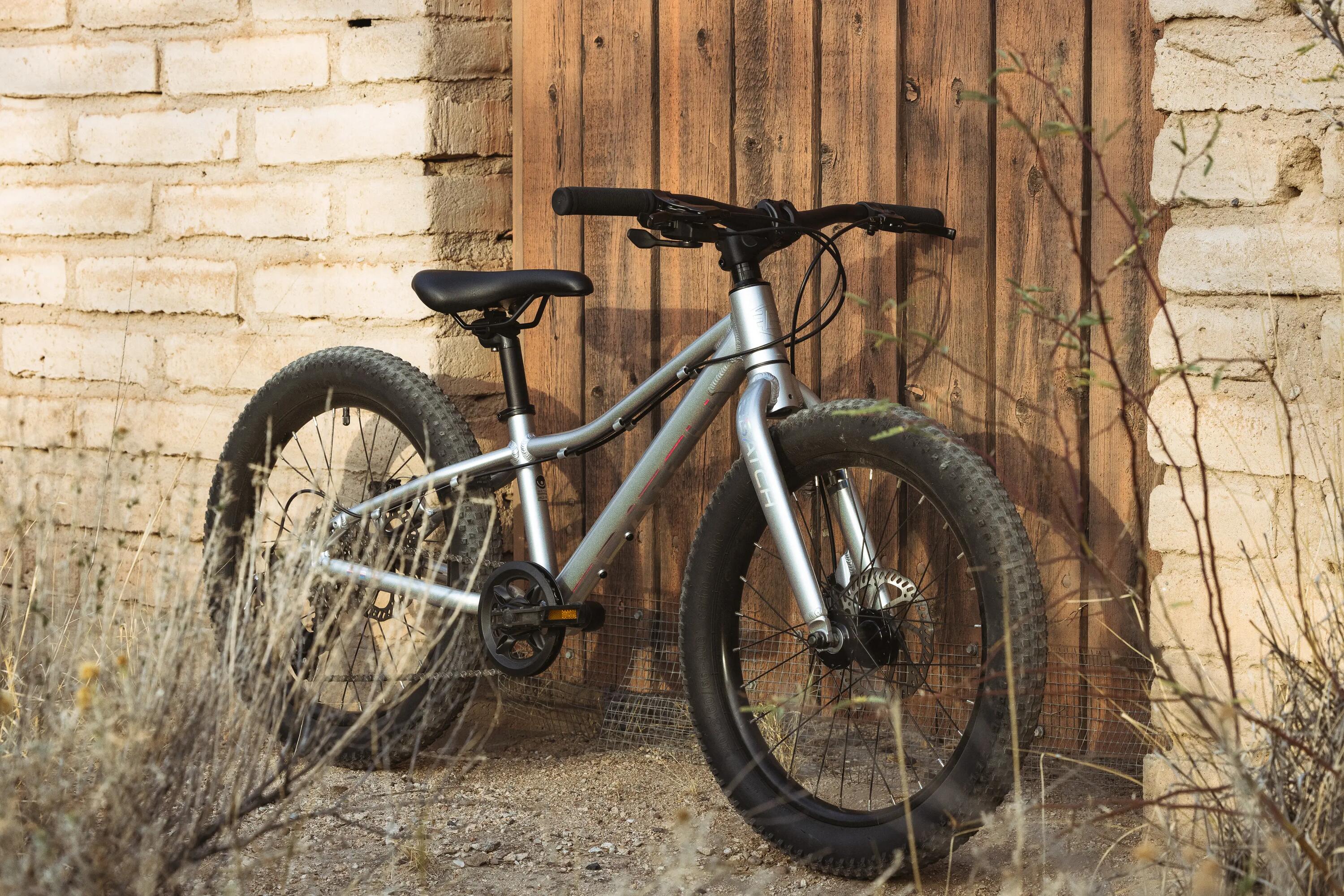 Batch Bicicleta todoterreno Kids 20 pulgadas plateada, para niños de 6 a 9 años 10/15