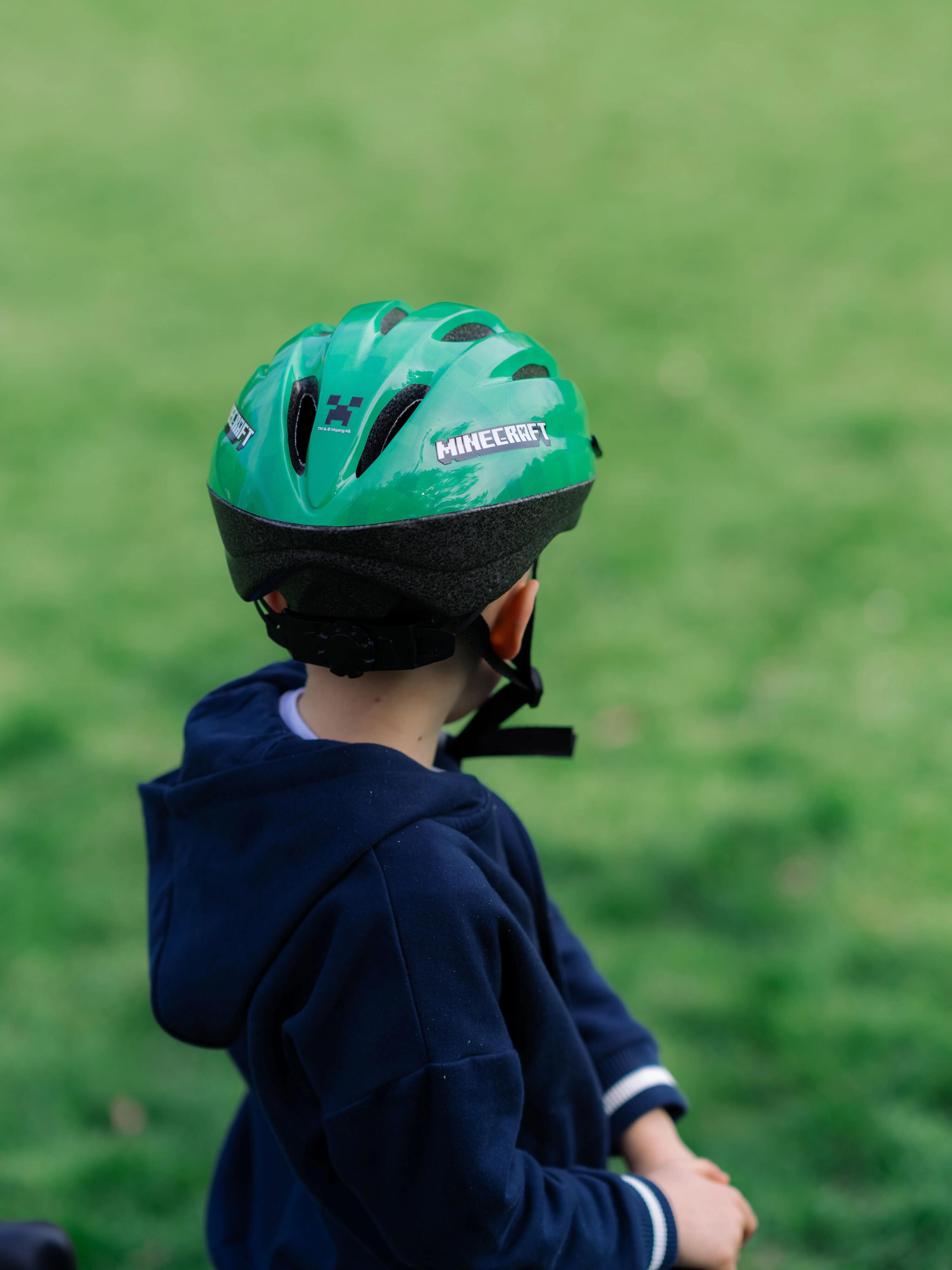 Huffy Adjustable Youth Bike Helmet featuring Minecraft 7/9