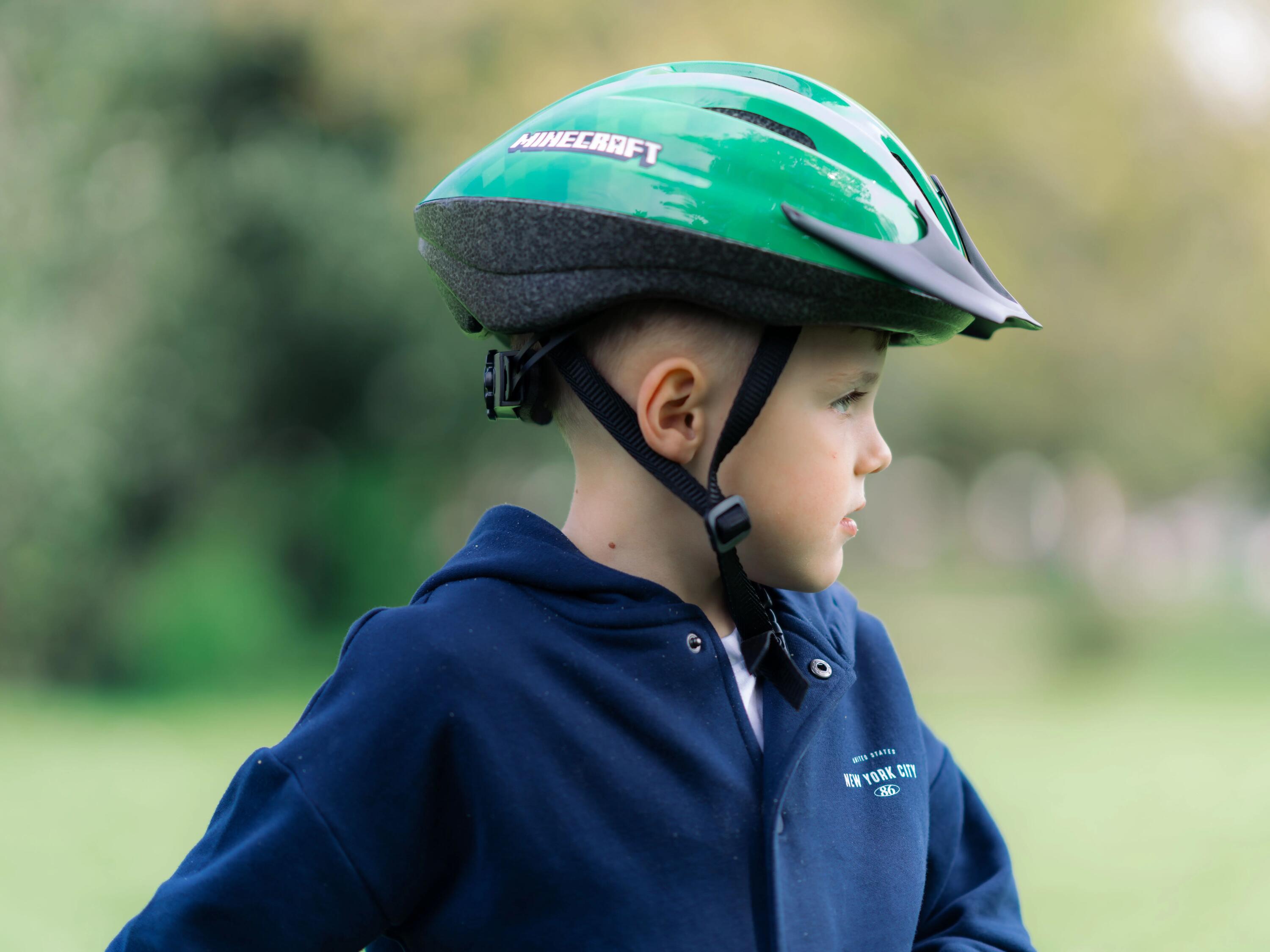 Huffy Adjustable Youth Bike Helmet featuring Minecraft 6/9