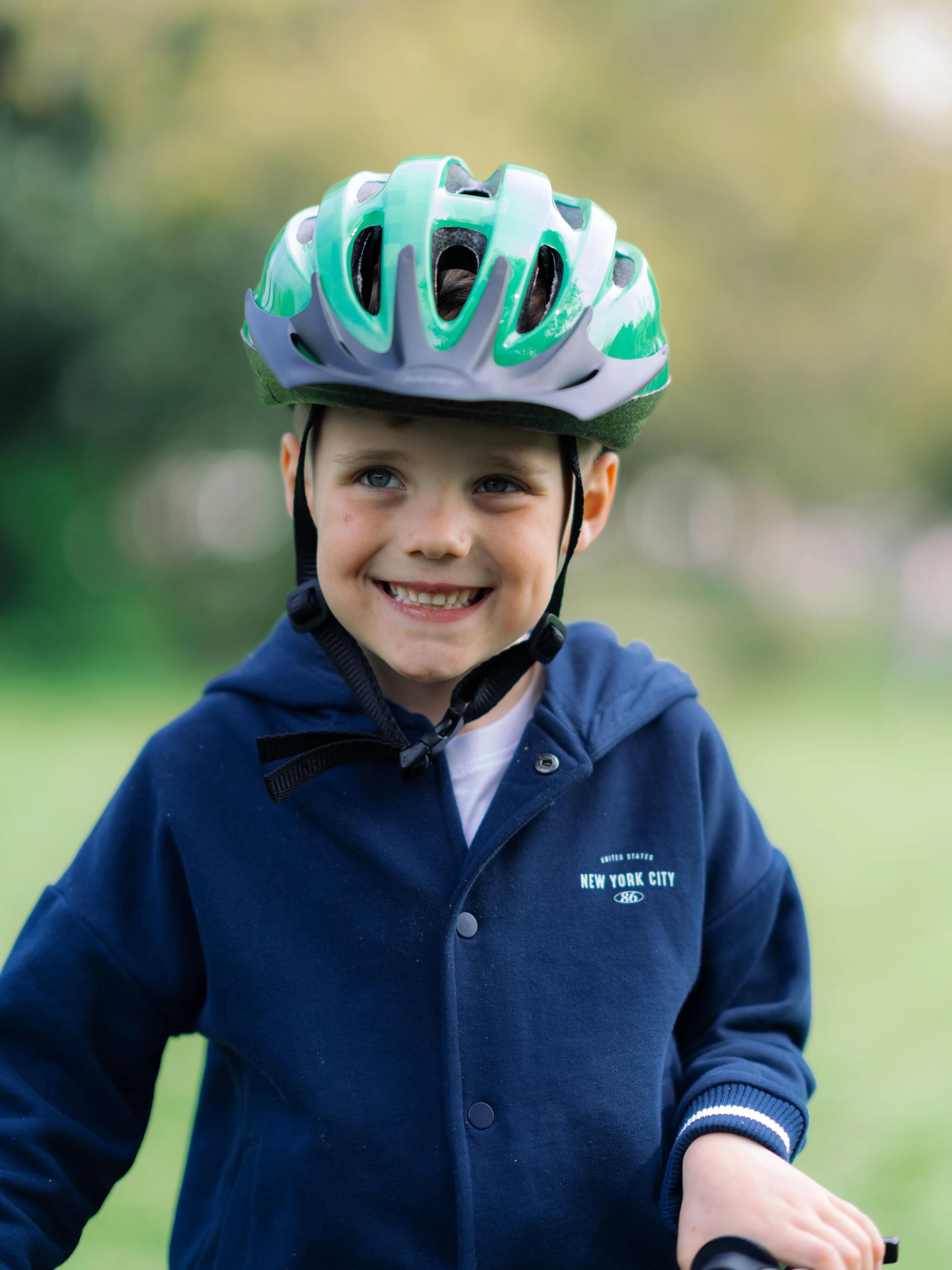 Huffy Adjustable Youth Bike Helmet featuring Minecraft 5/9