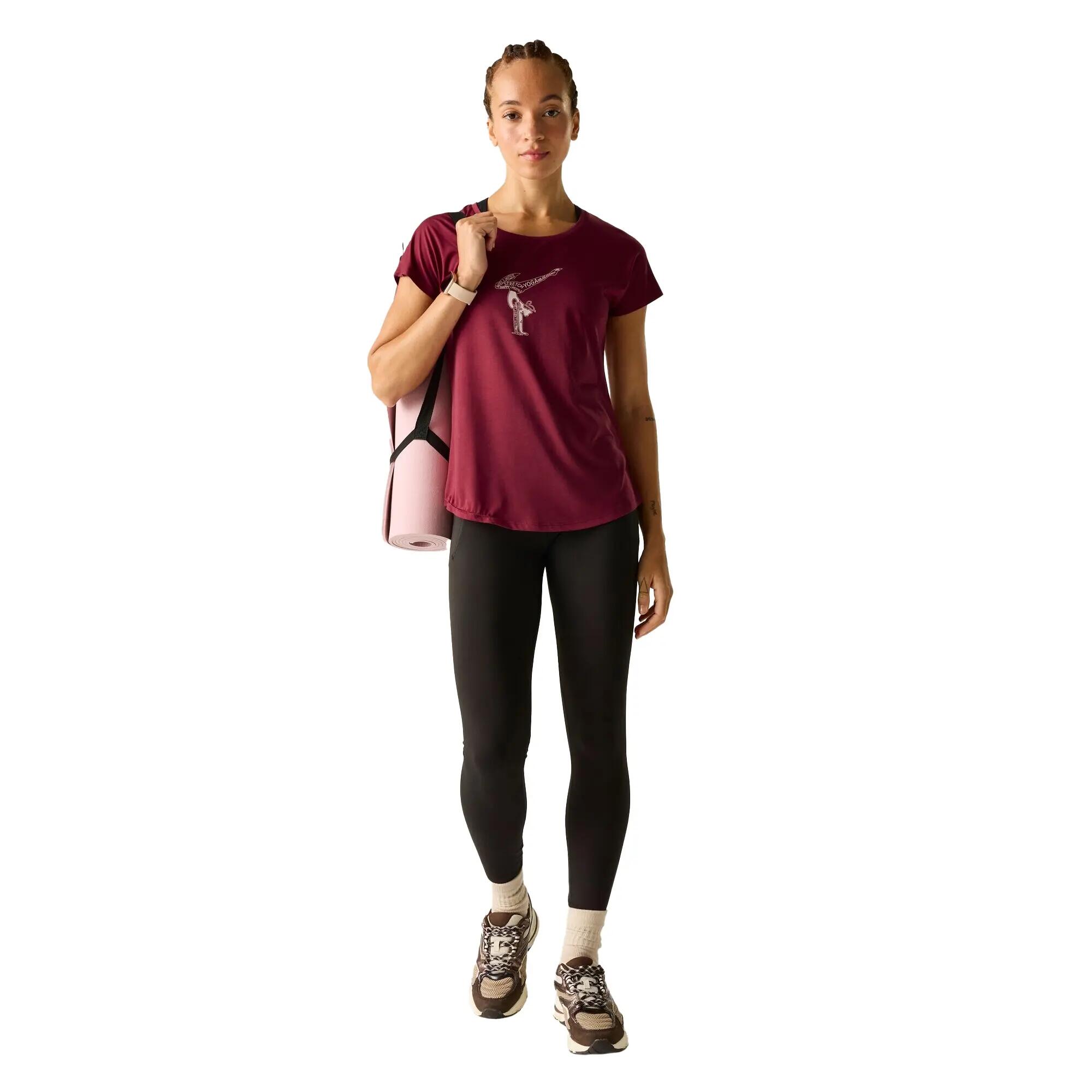 Dames Serenity Yoga Pose Lichtgewicht Tshirt (Tibetaans Rood) 6/6