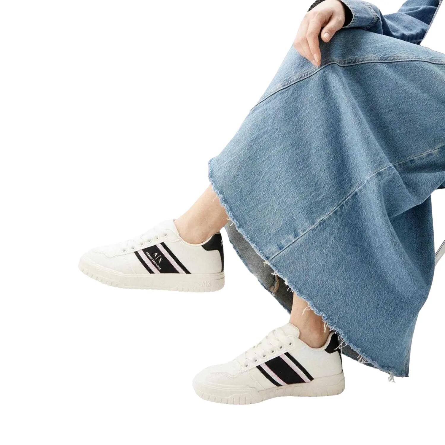 Baskets Motif/style Logo Femme (Blanc / Noir) 6/6