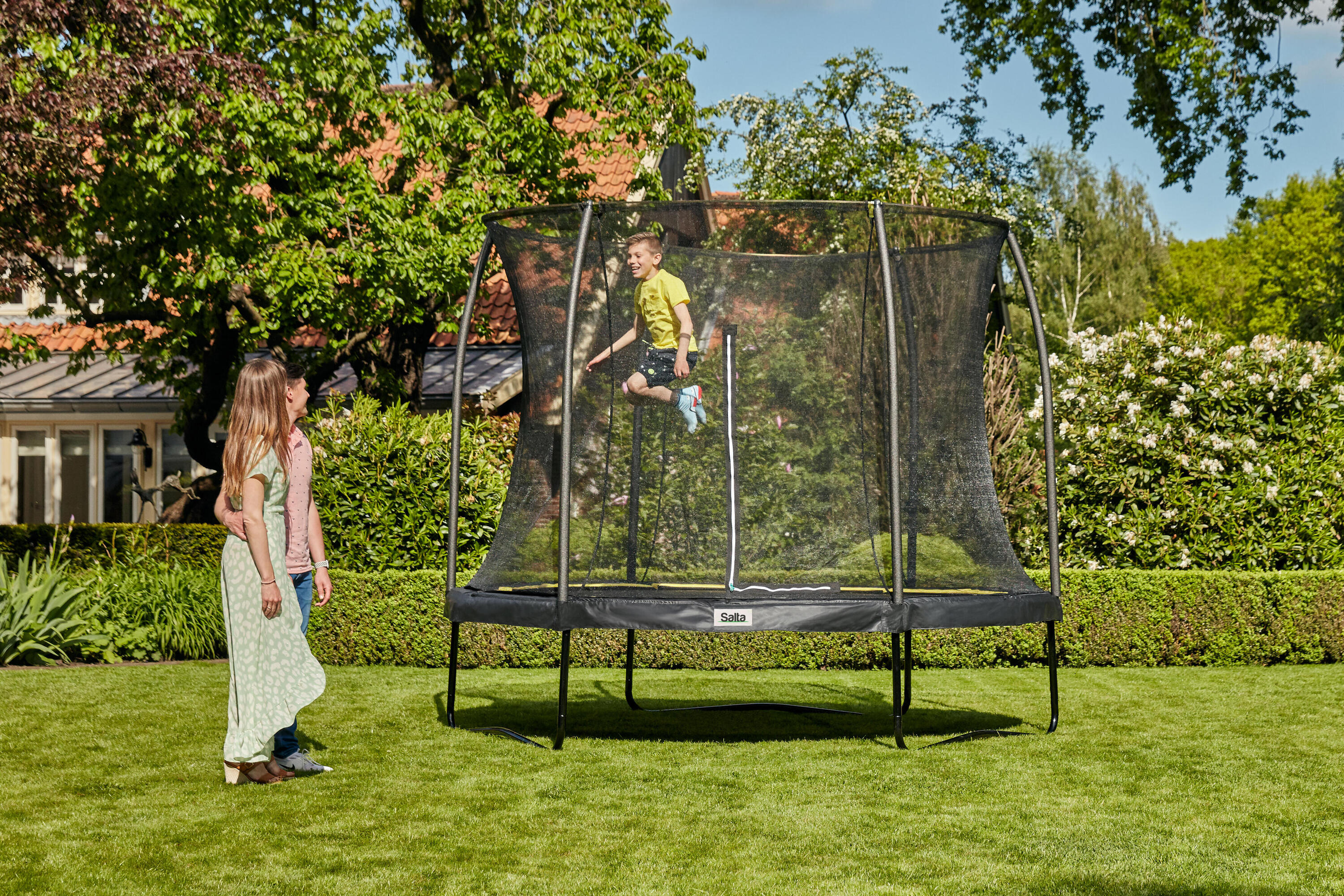 10ft Salta Black Round Comfort Edition Trampoline with Enclosure 6/7