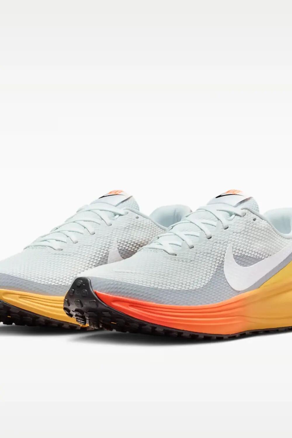 Nike Revolution 8 3/4