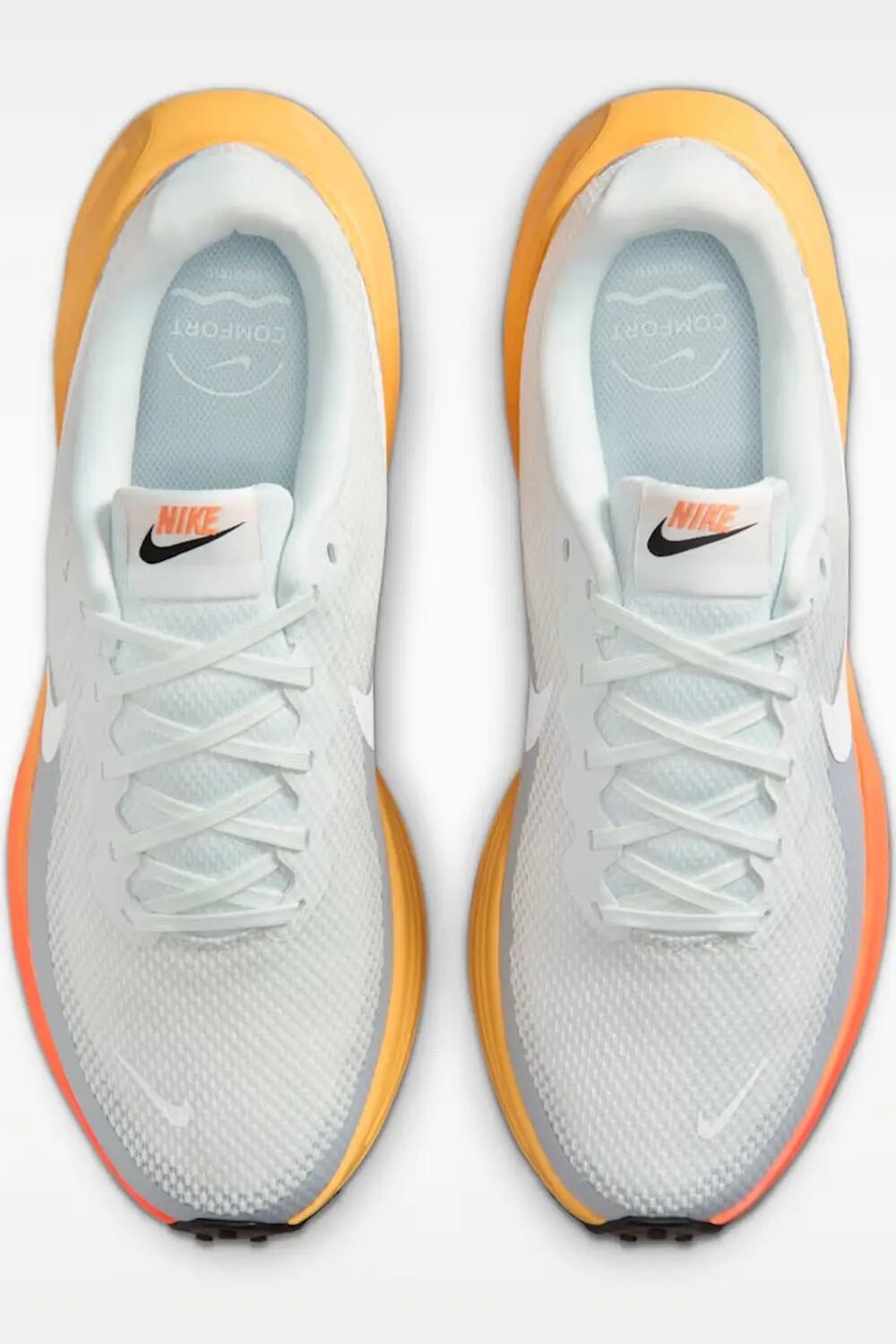 Nike Revolution 8 2/4