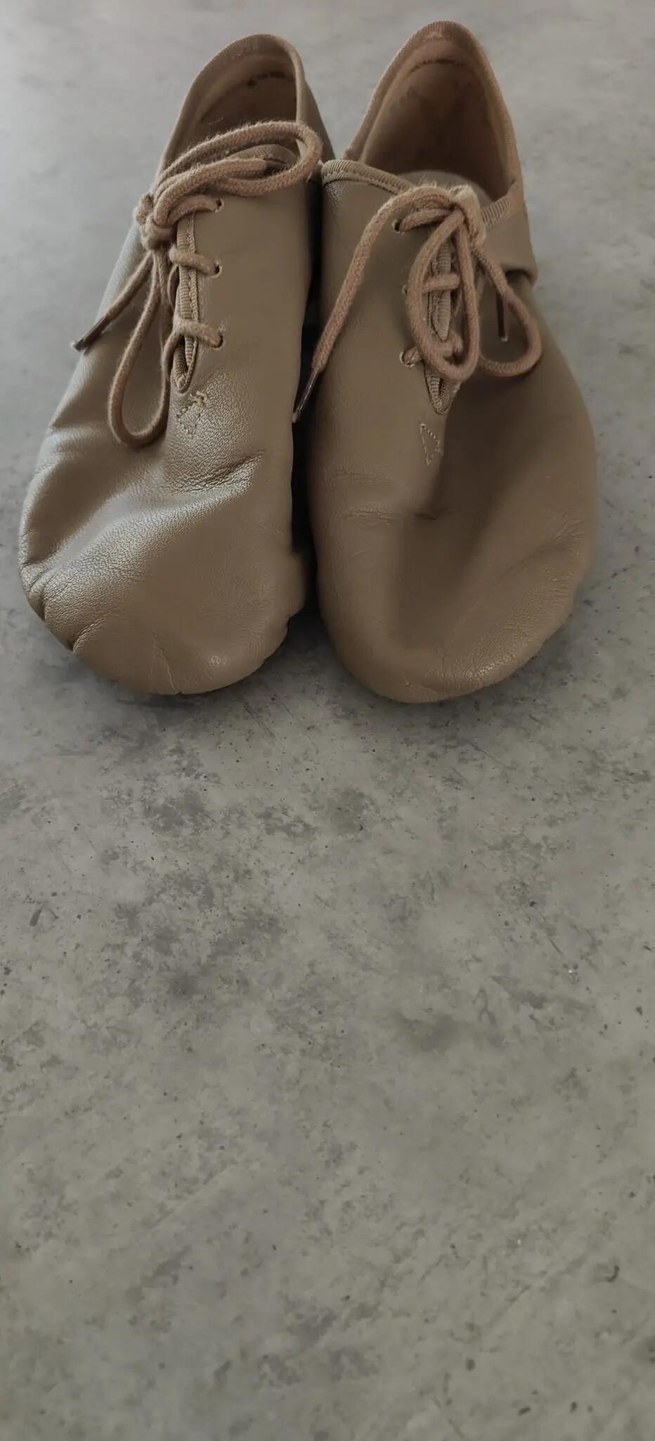 Entre Particuliers - Chaussures de twirling pour filles, taille 32-33 2/2