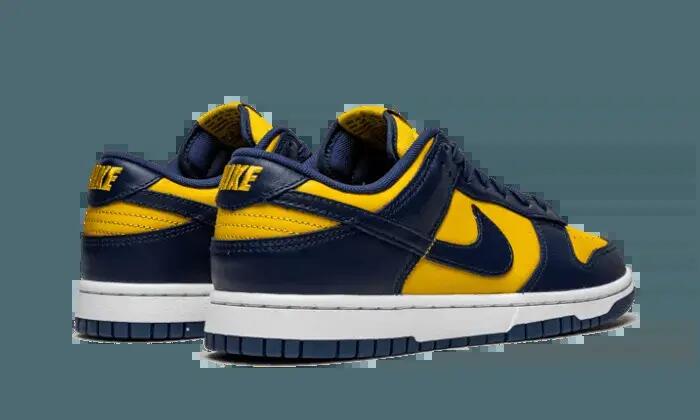 Schuhe - Basketball - Low-top - Dunk Low Michigan - University Gold/White 3/4