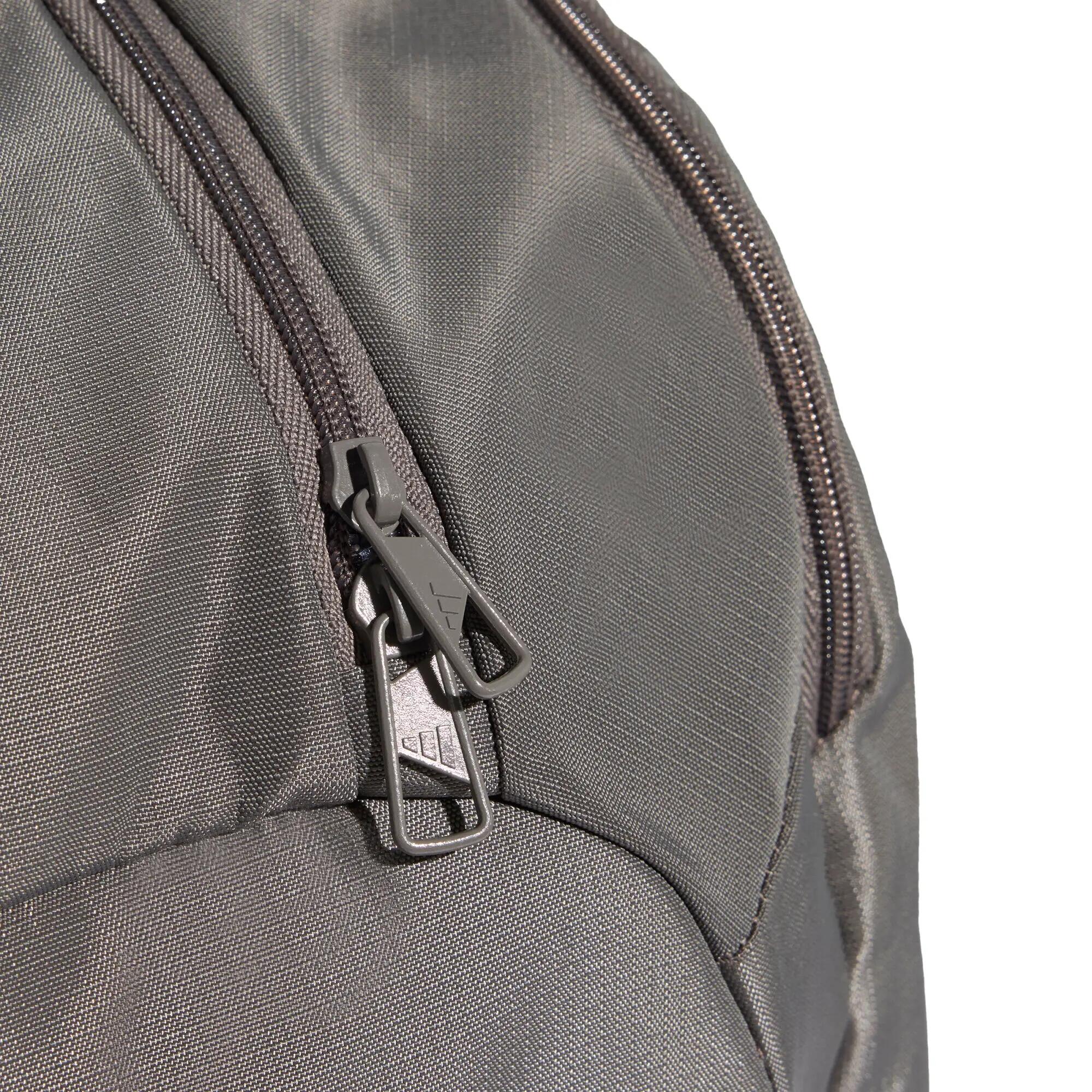 TRAINING DEFENDER DUFFLE BAG MEDIUM 12/12