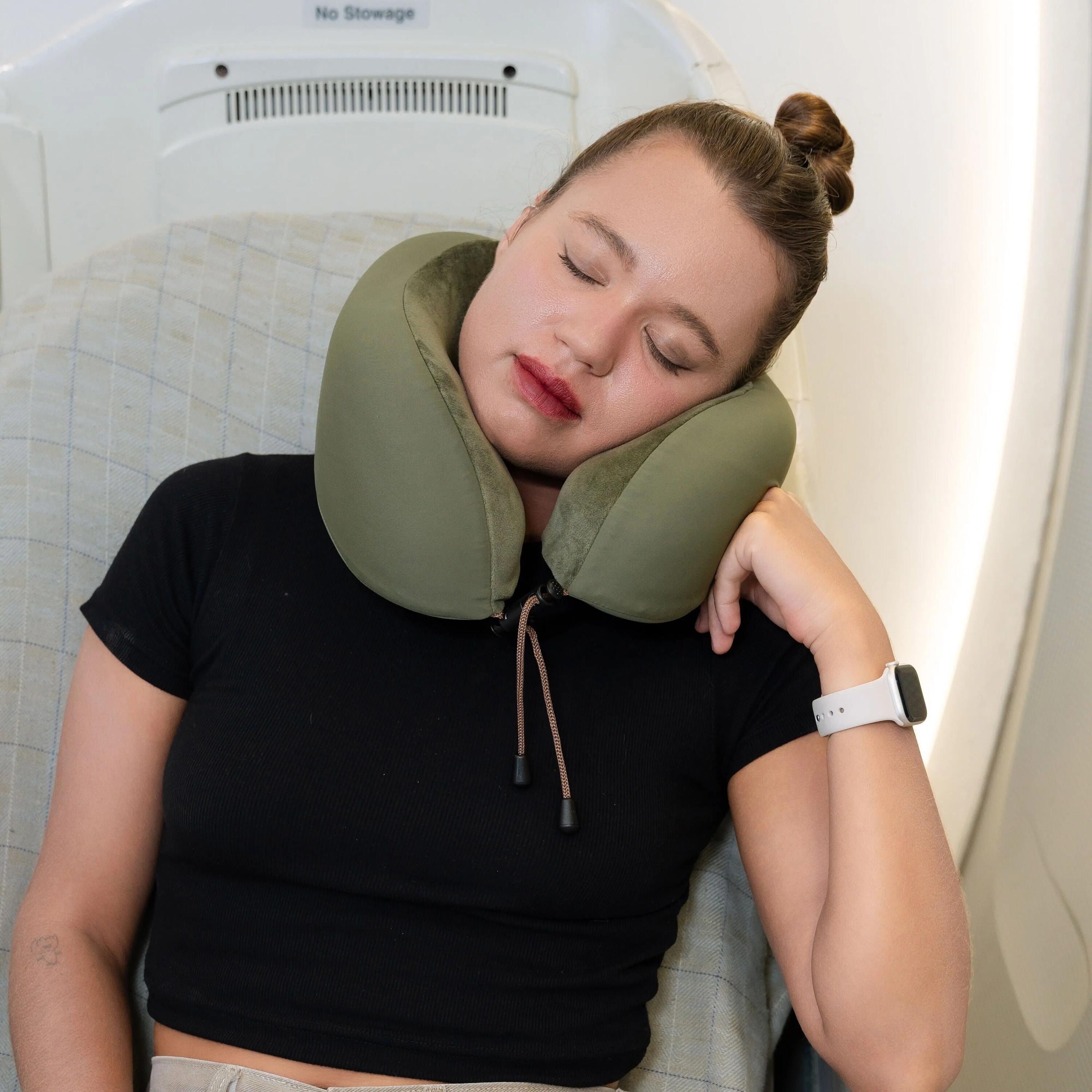Cestovní polštářek CabinZero Travel Pillow 9/12