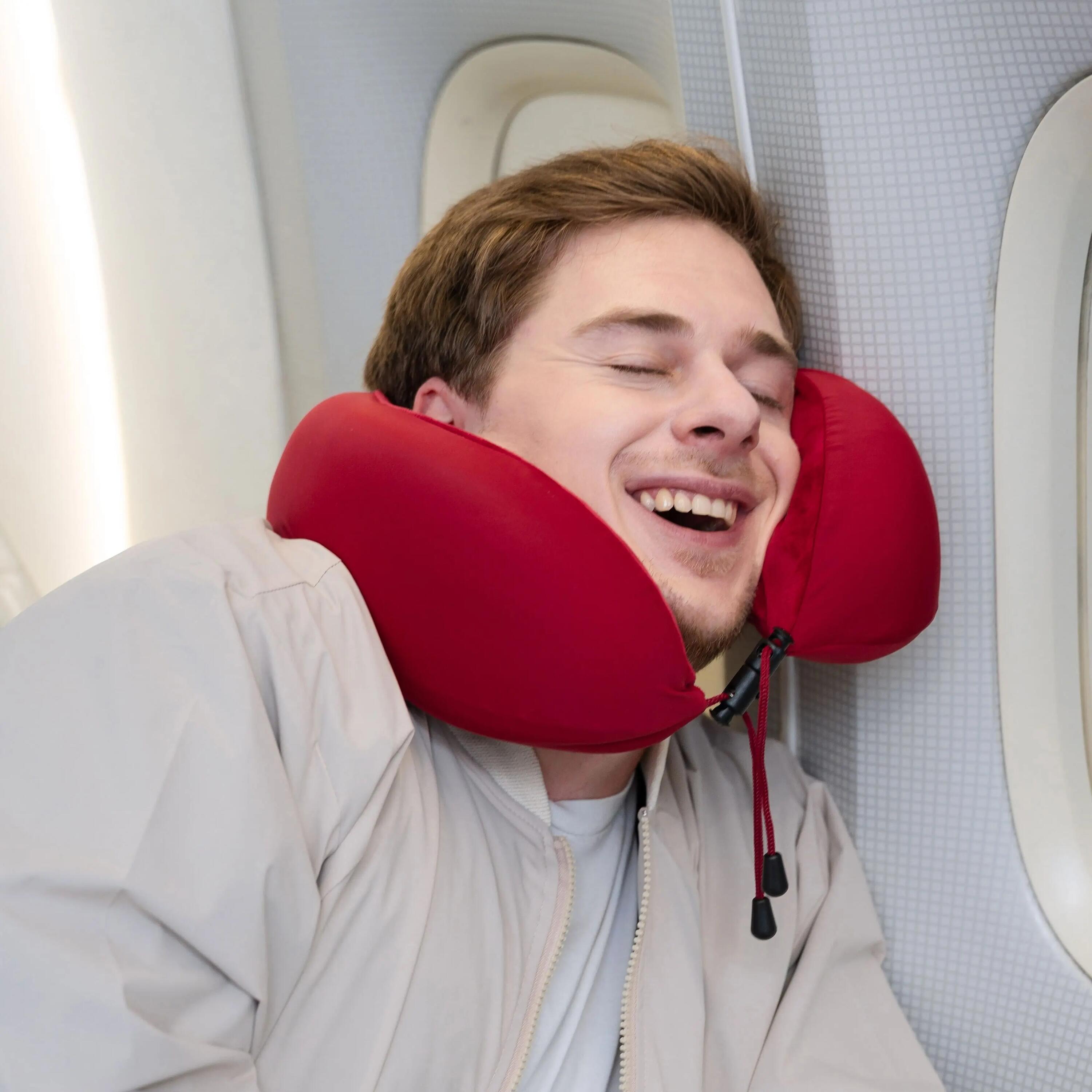 Cestovní polštářek CabinZero Travel Pillow 9/12