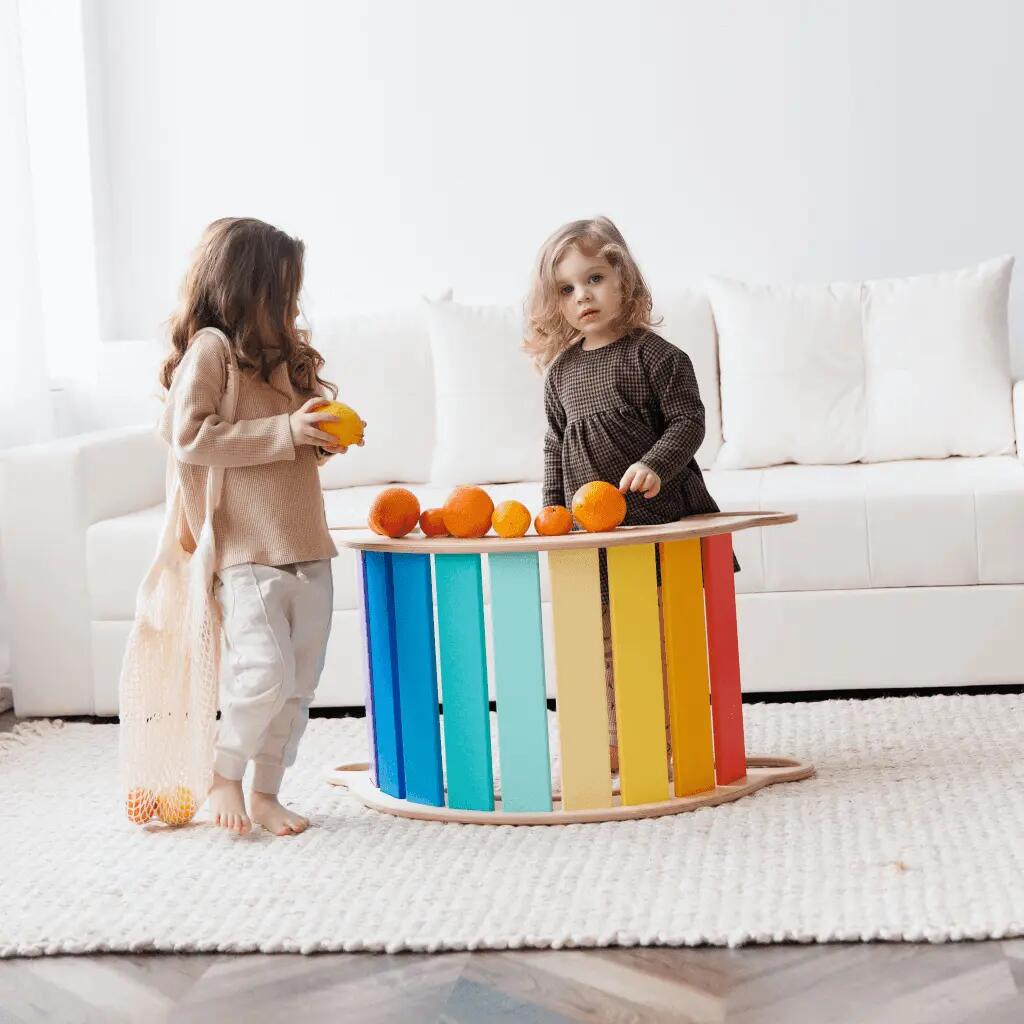 Dřevěná Montessori balanční houpačka – pestré barvy 8/10