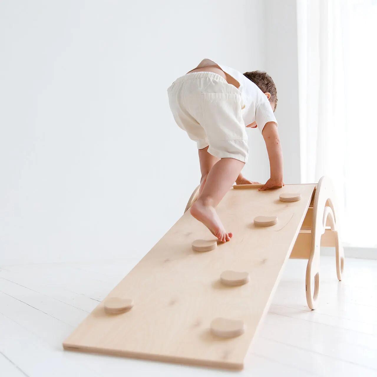 Montessori set s balanční houpačkou v přírodním provedení a oboustrannou deskou 6/10