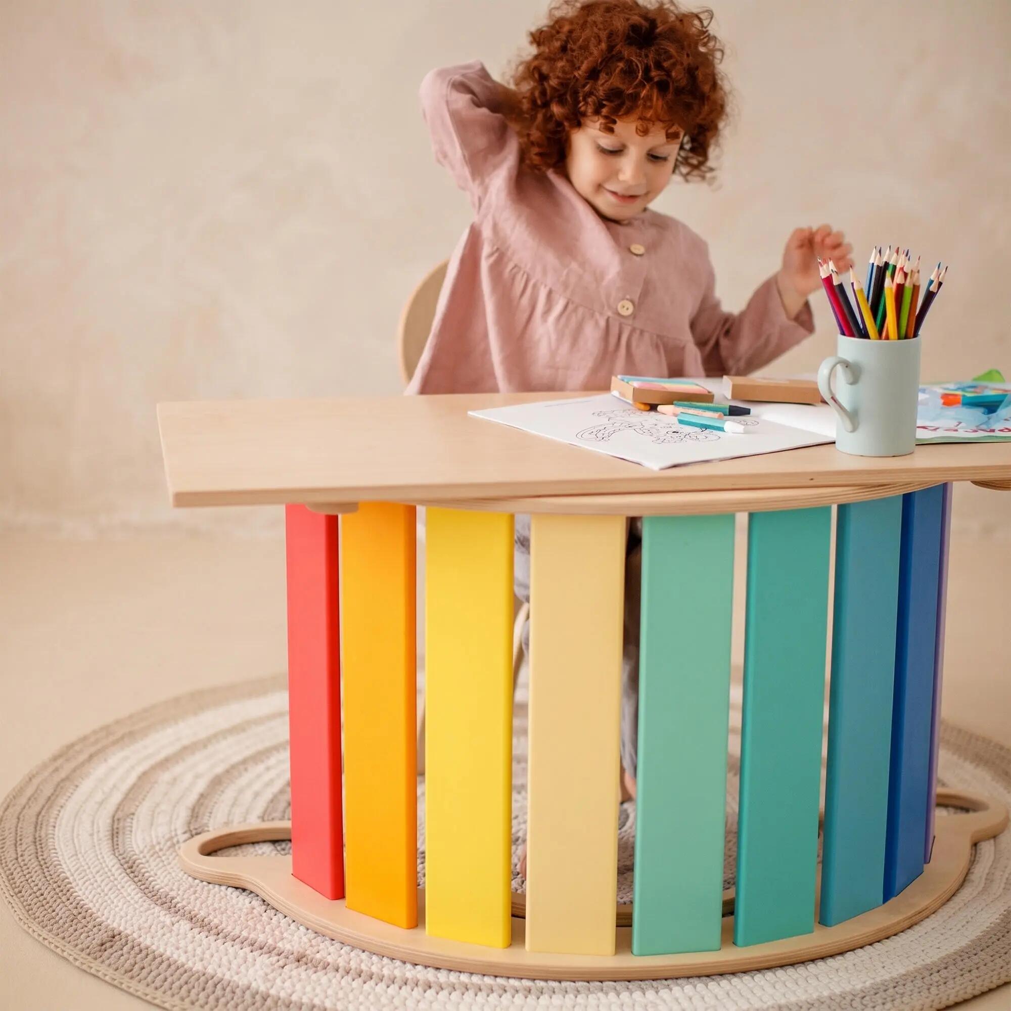 Montessori set s balanční houpačkou v pestrých barvách a oboustrannou deskou 4/8