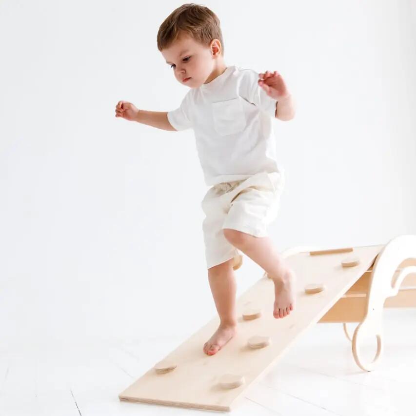 Montessori set s balanční houpačkou v přírodním provedení a oboustrannou deskou 4/10