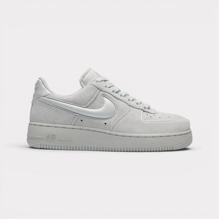 Zapatillas Nike modelo Air Force 1 '07 "Off White/Light Smoke Grey" para mujer
