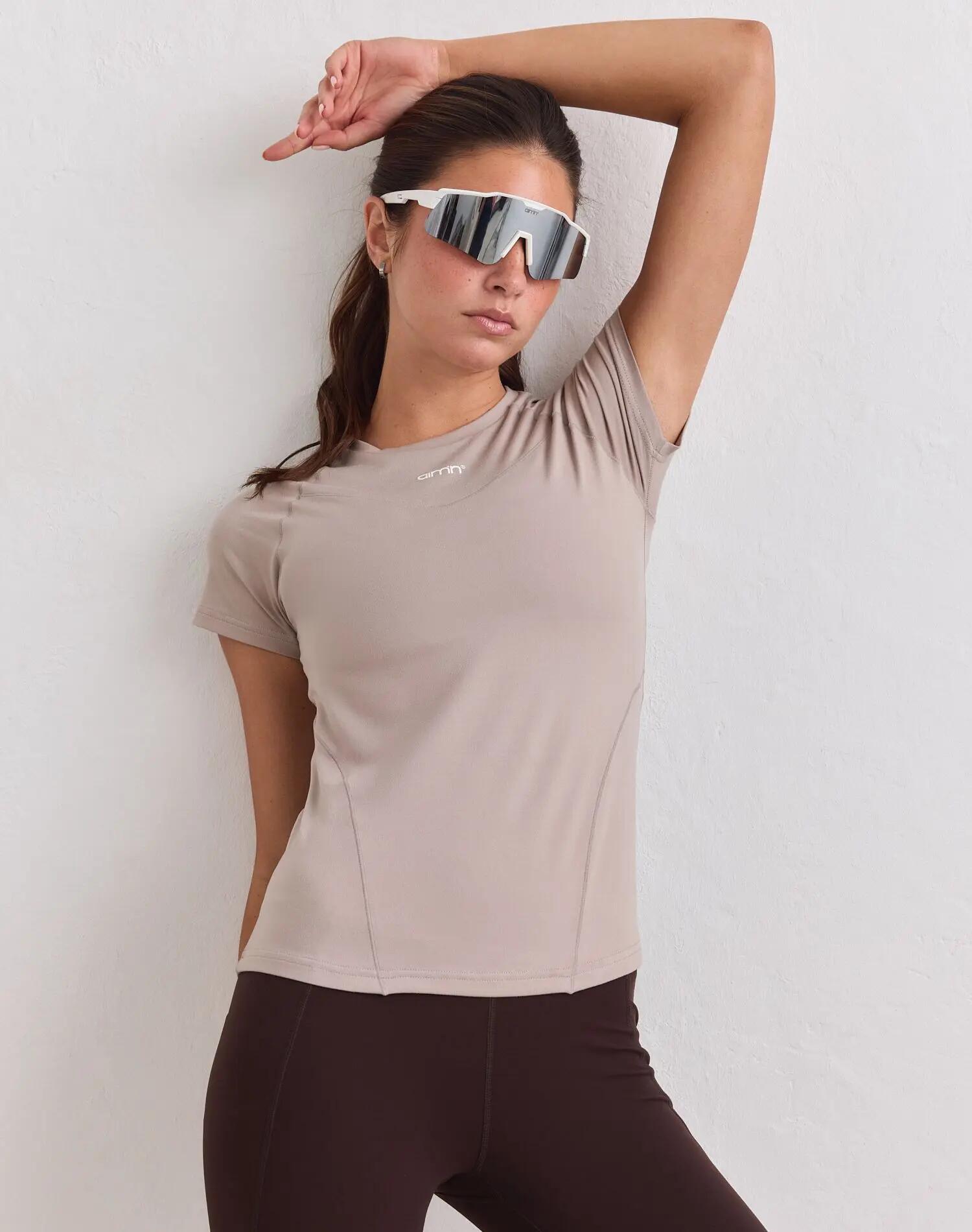Dames top met korte mouwen vochtafvoerend sneldrogend zacht donkerklei 3/4