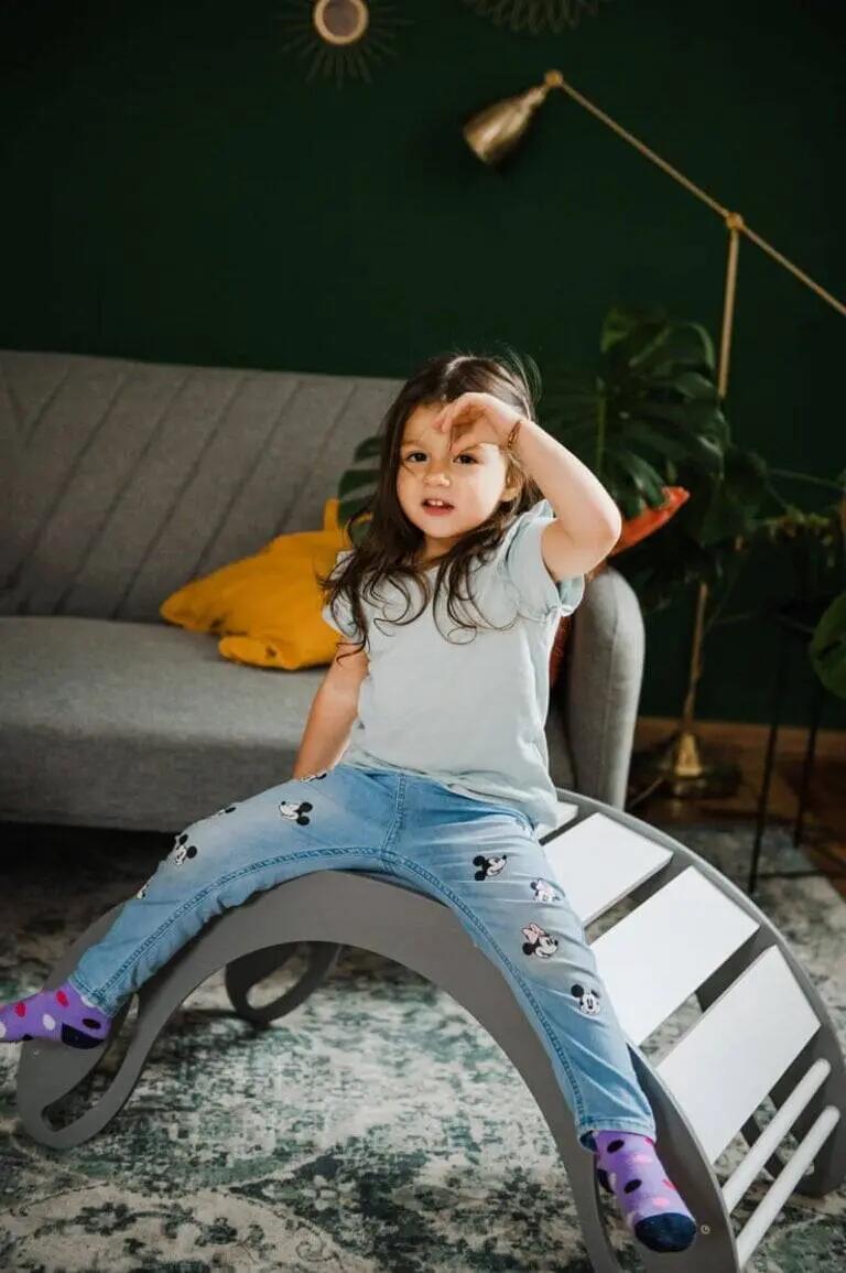 Fauteuil à bascule Smile en bois blanc et gris 2/7