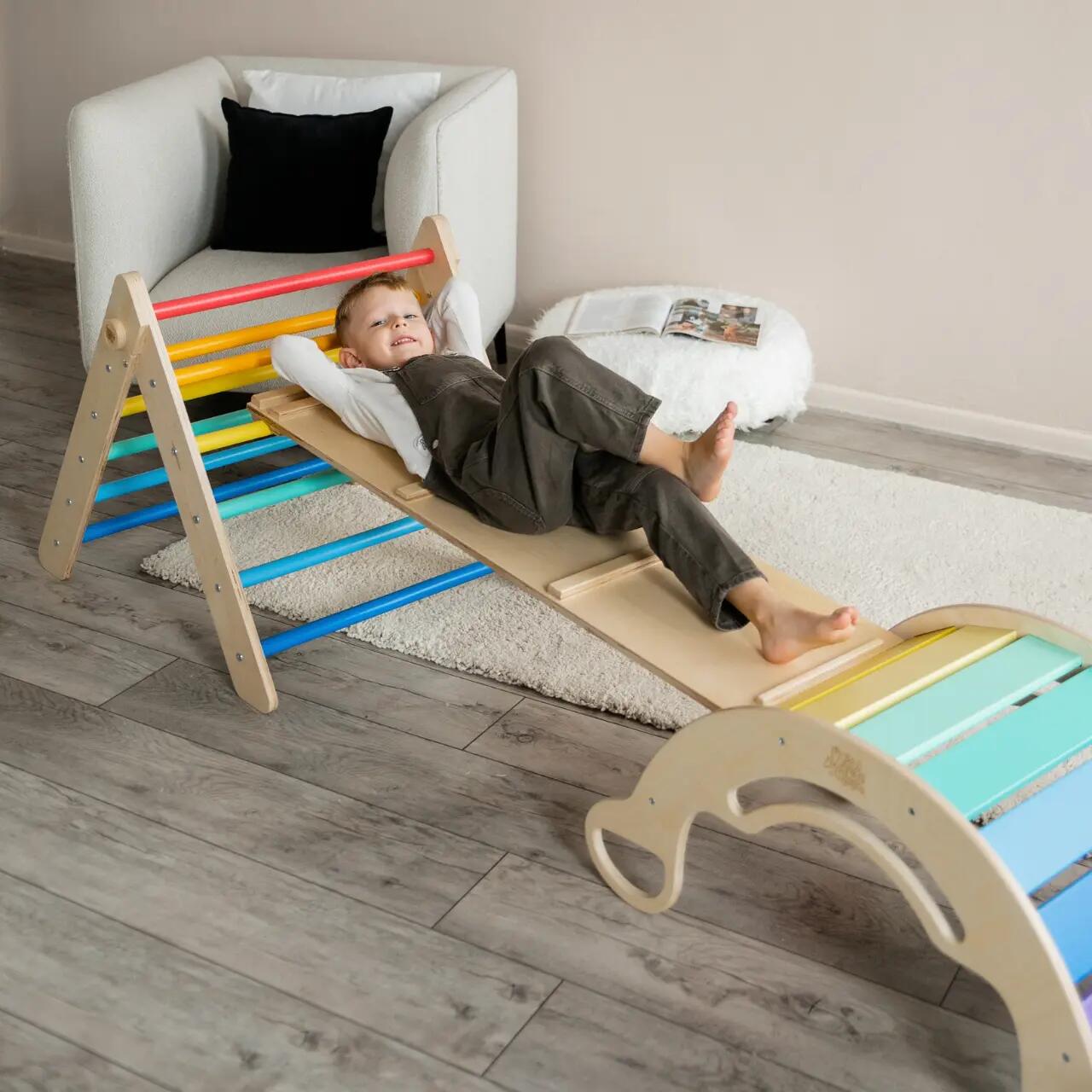 Montessori set: pestrý Piklerův trojúhelník, houpačka a oboustranná deska 8/9