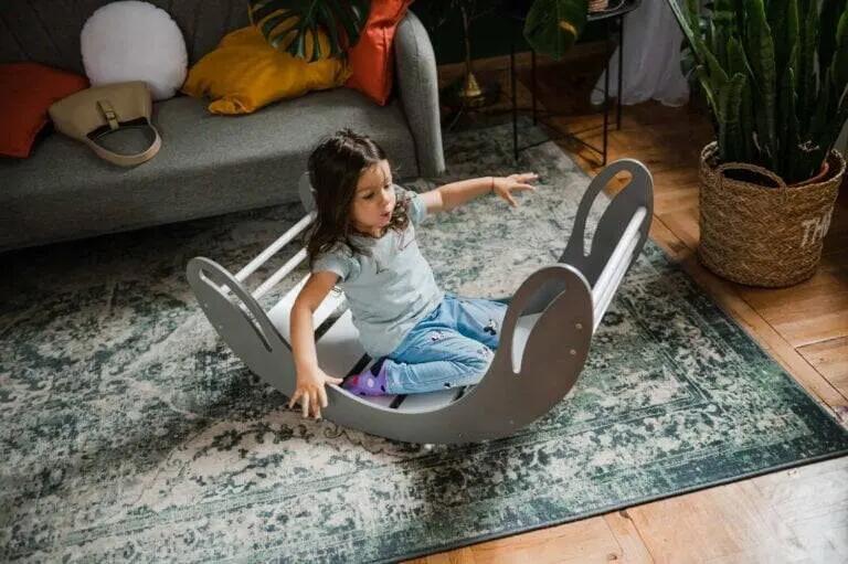 Bascule en bois Smile rose-gris 2/7