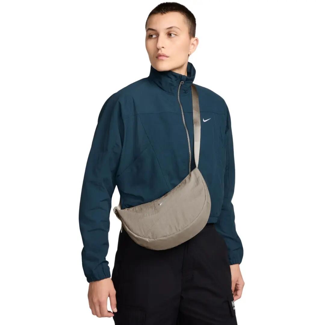 torebka torba listonoszka sportowa na ramię nike aura hq4370 236 6/6