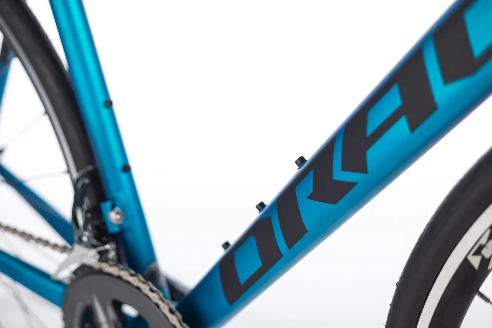 Drag Volta 3.0 Rennrad – Shimano Claris 2x8, Carbon-Gabel, Aluminiumrahmen 3/8
